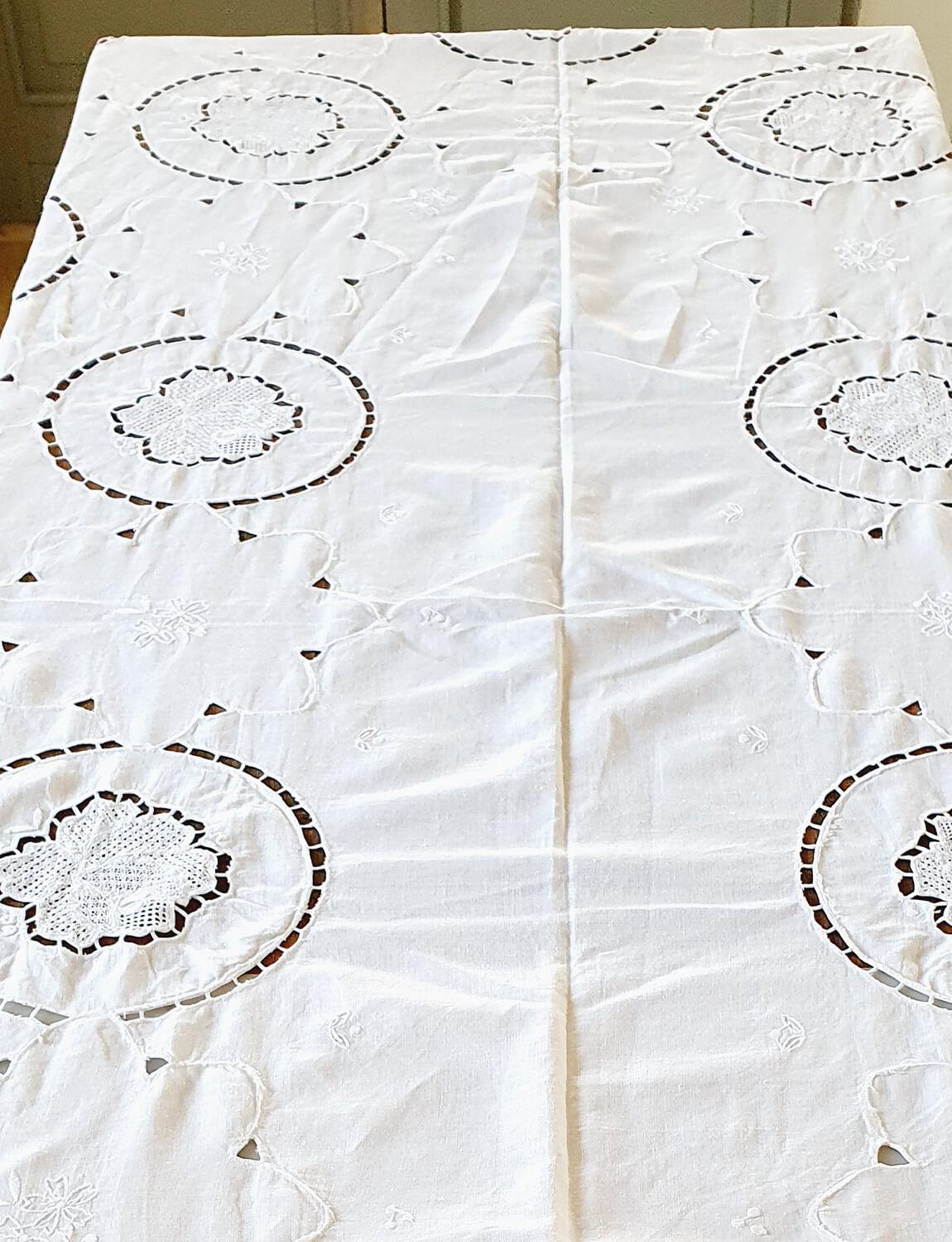 1940s Large Embroidered Italian linen Tablecloth 1