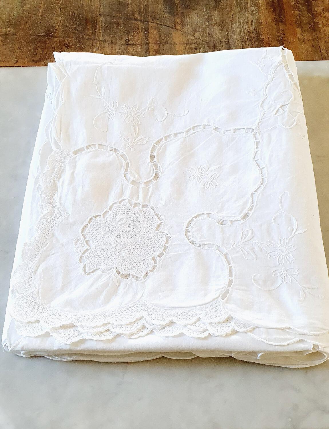 1940s Large Embroidered Italian linen Tablecloth 2