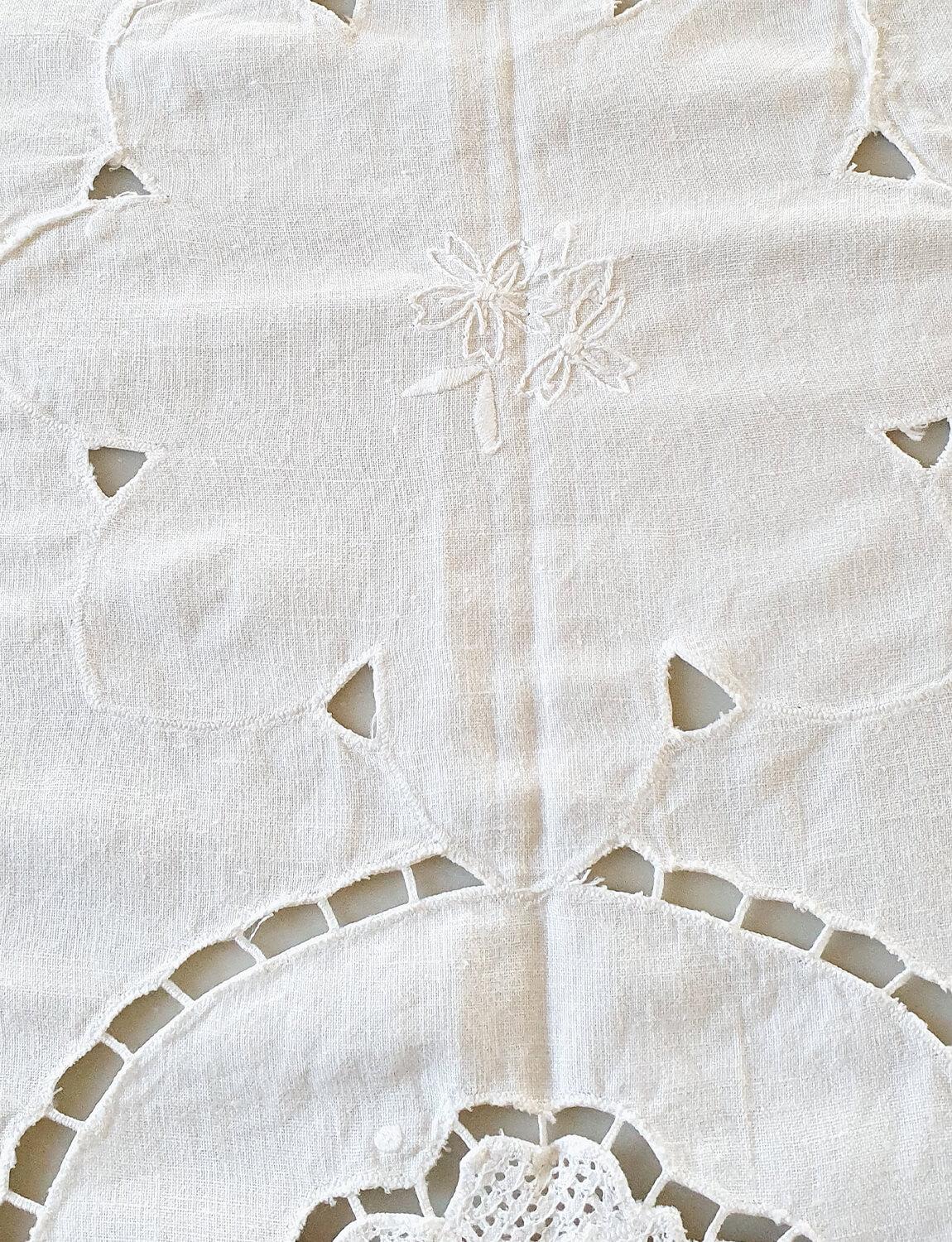 1940s Large Embroidered Italian linen Tablecloth 3