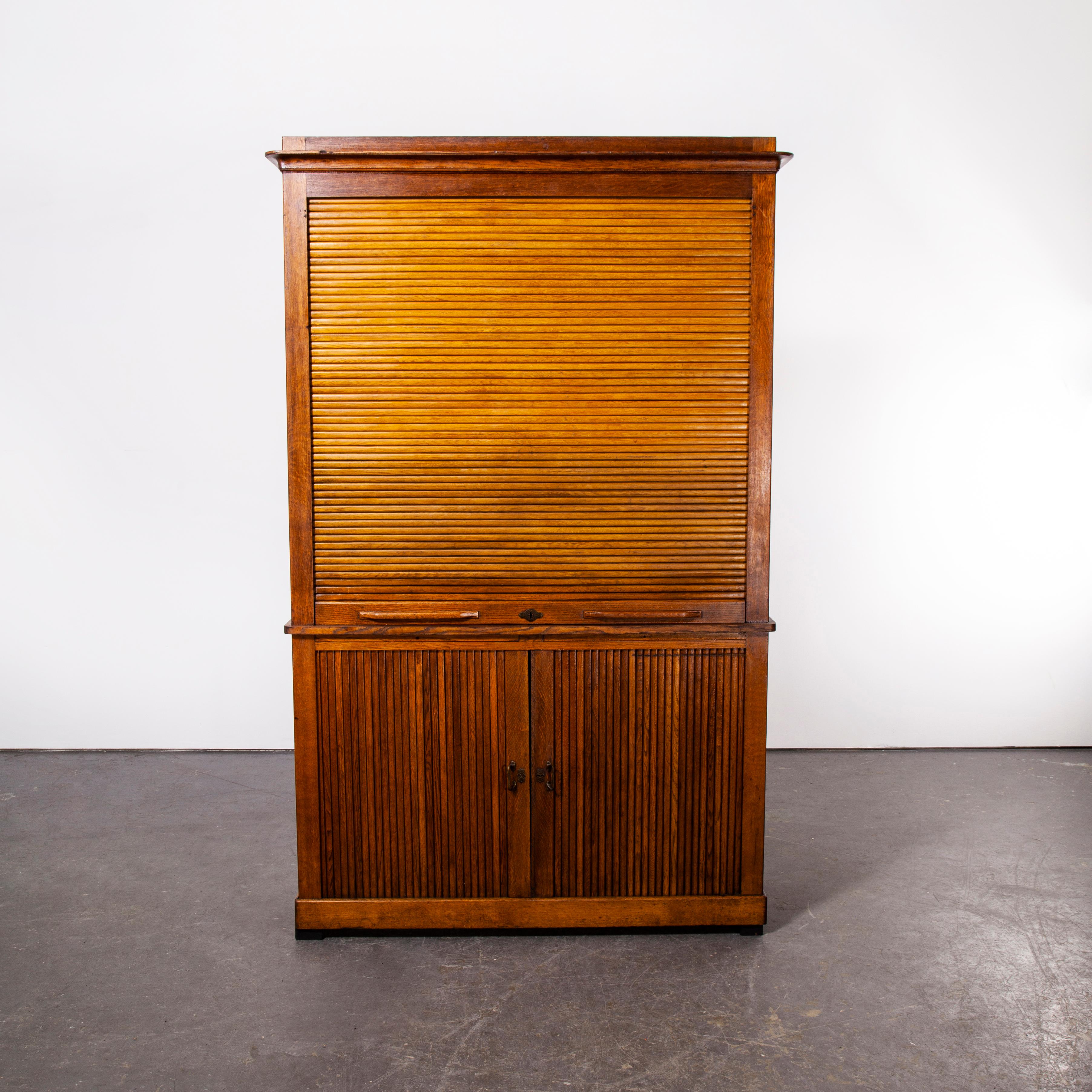 1940's Large French Oak Atelier Cabinet - Tambour Fronted In Good Condition In Hook, Hampshire