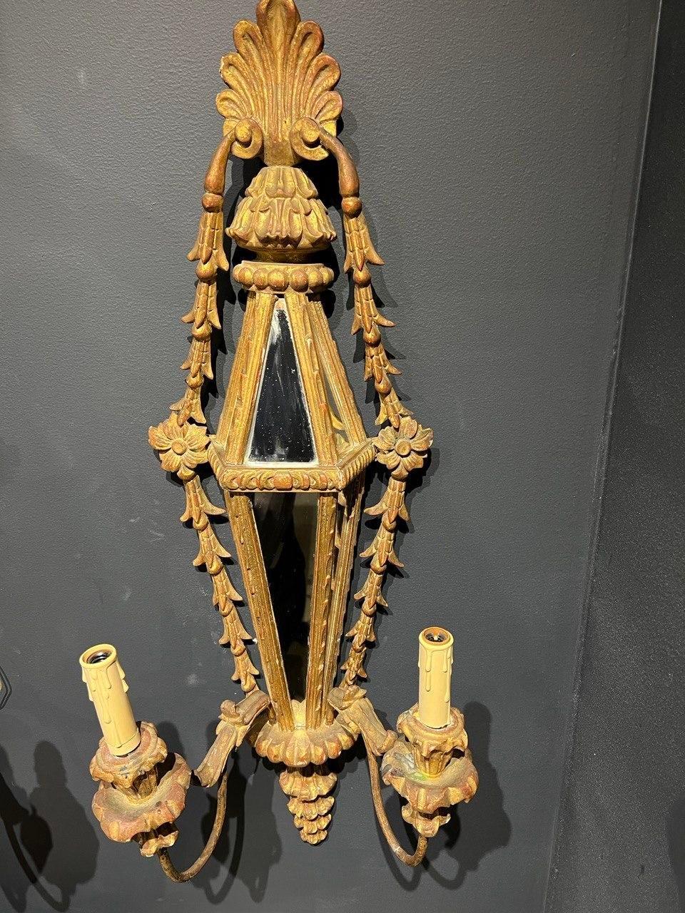 1940s Large Gilt wood and Mirrors Sconces In Good Condition For Sale In New York, NY