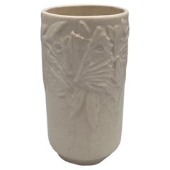 Vaso in ceramica a farfalla McCoy grande del 1940, di colore bianco