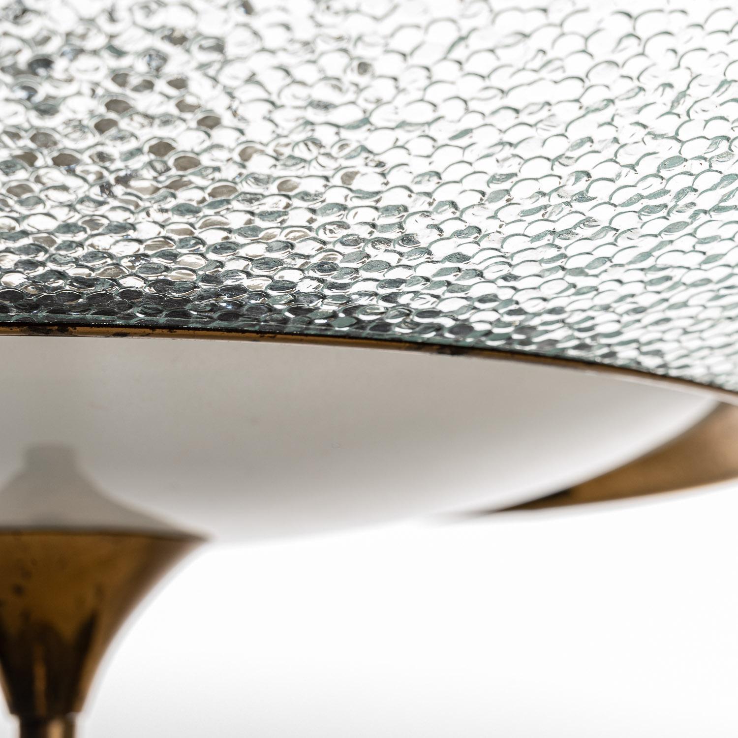 XX secolo Ciondolo grande in vetro satinato e ottone del 1940 di Fontana Arte in vendita