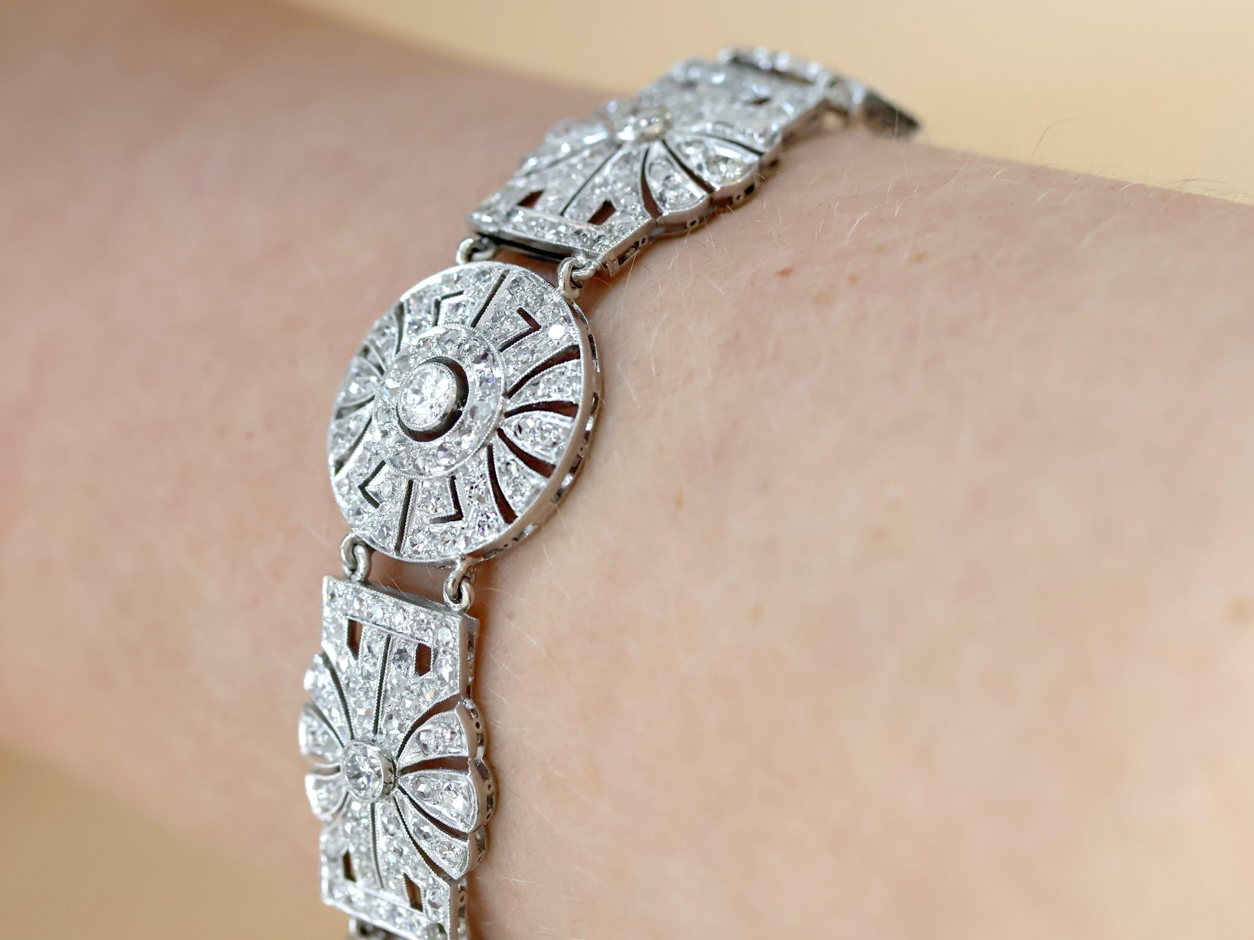 Taglio rotondo Bracciale in platino e diamanti da 4,48 carati, tarda Art Deco, anni '40 in vendita