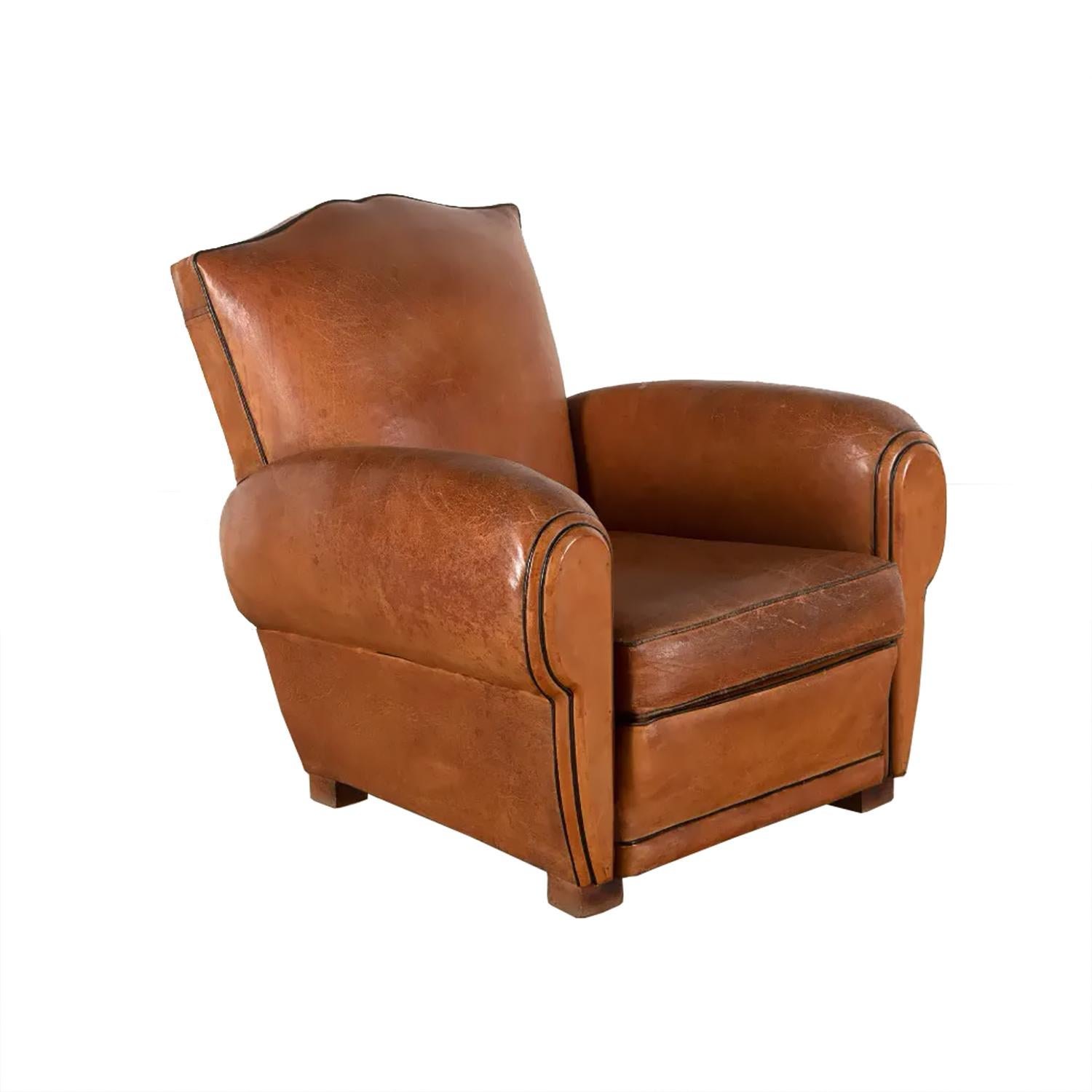 Born in 1929, the often called 'Club Armchair' was inspired by the Art Deco movement and evolved from England and France. Furniture designers seized the opportunity to provide their clients with luxury and comfort in line with new tastes.
The name
