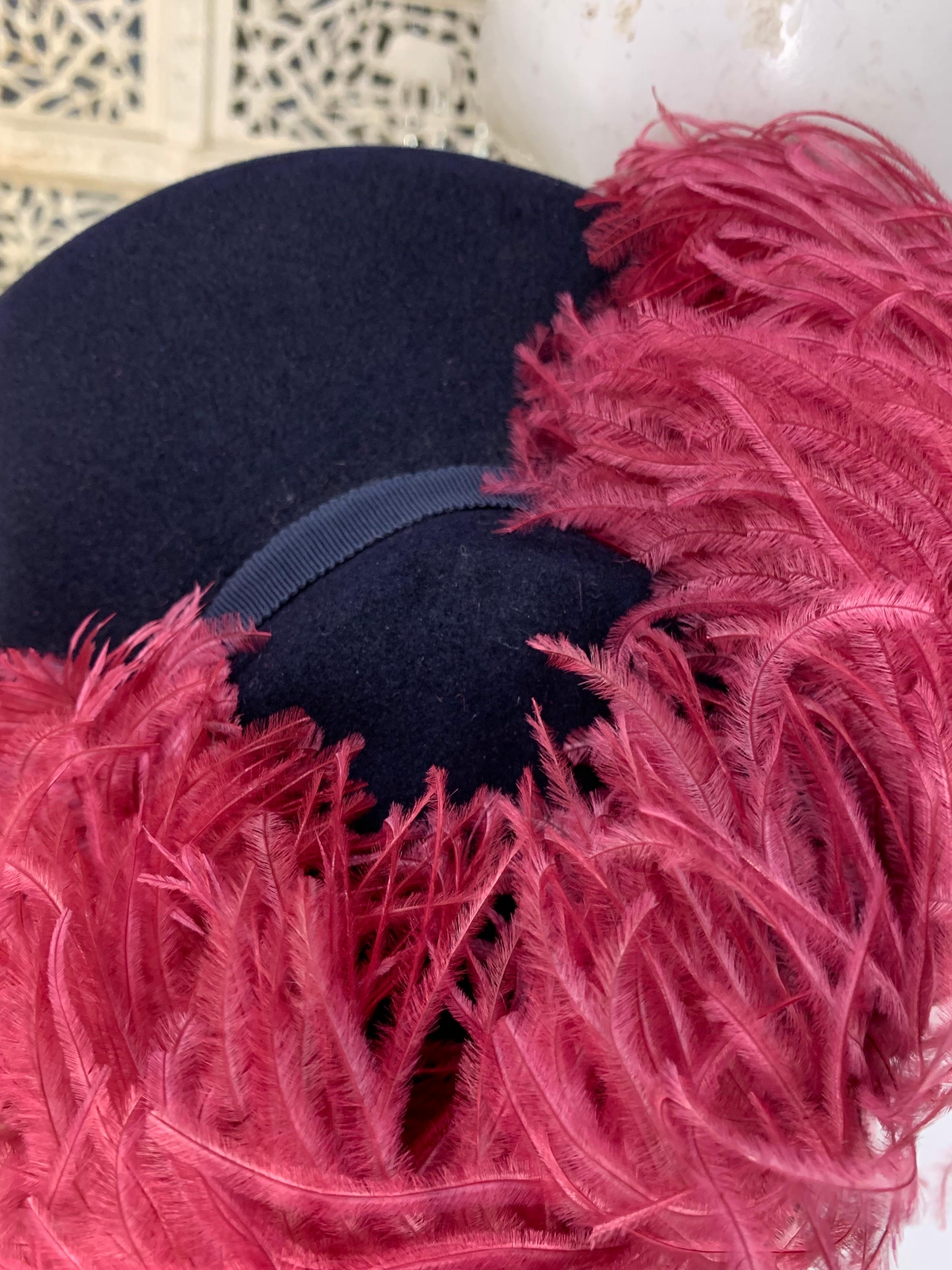 1940s Leslie James Navy Blue Felt Tilt Hat w Large Pink Ostrich Plumes  For Sale 7