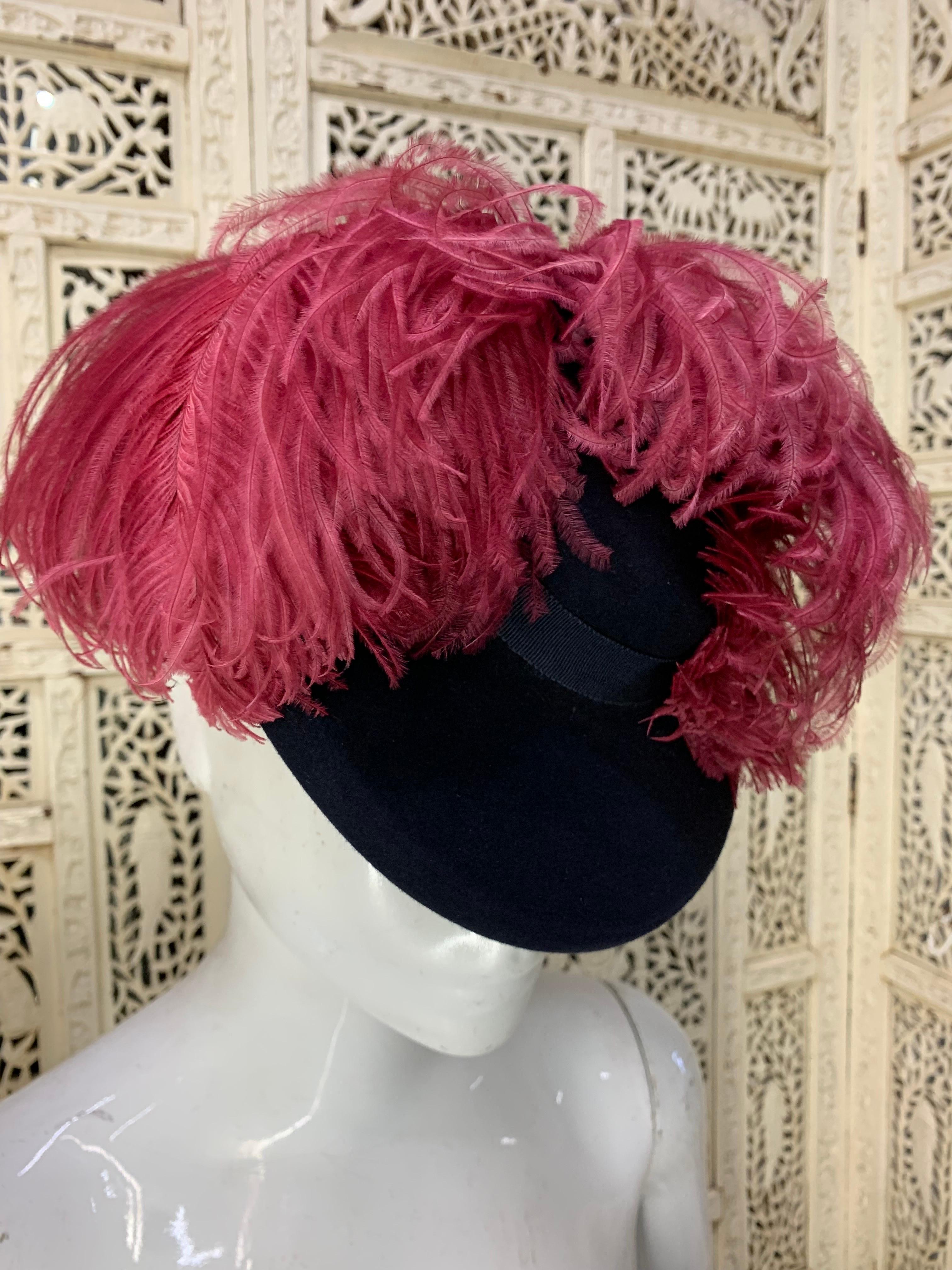 1940s Leslie James Navy Blue Felt Tilt Hat w Large Pink Ostrich Plumes  In Excellent Condition For Sale In Gresham, OR