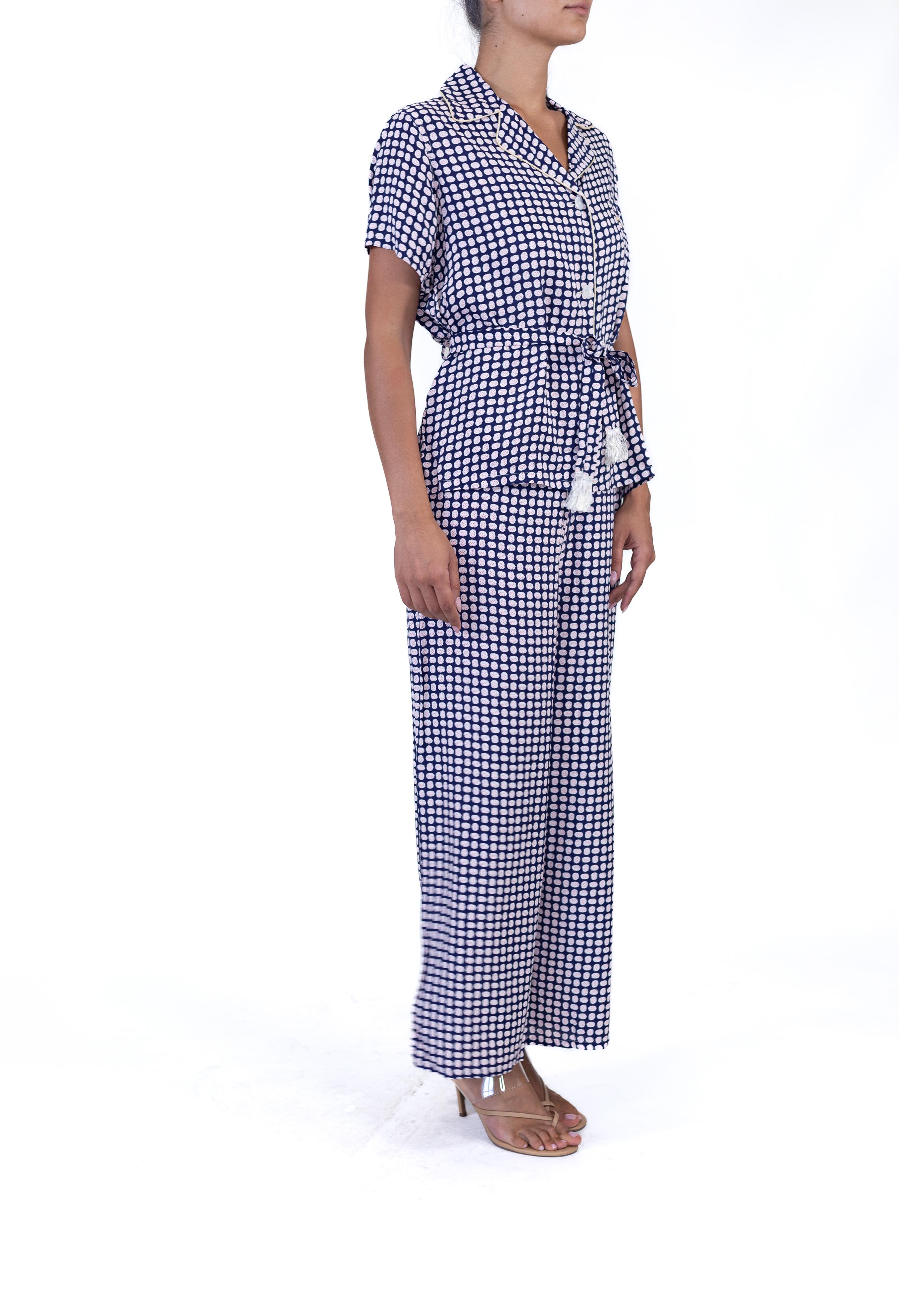 1940S Lewis Frimel Co Pijama de Rayón Frío Azul y Blanco Estampado de Lunares en Excelente estado para la venta en New York, NY