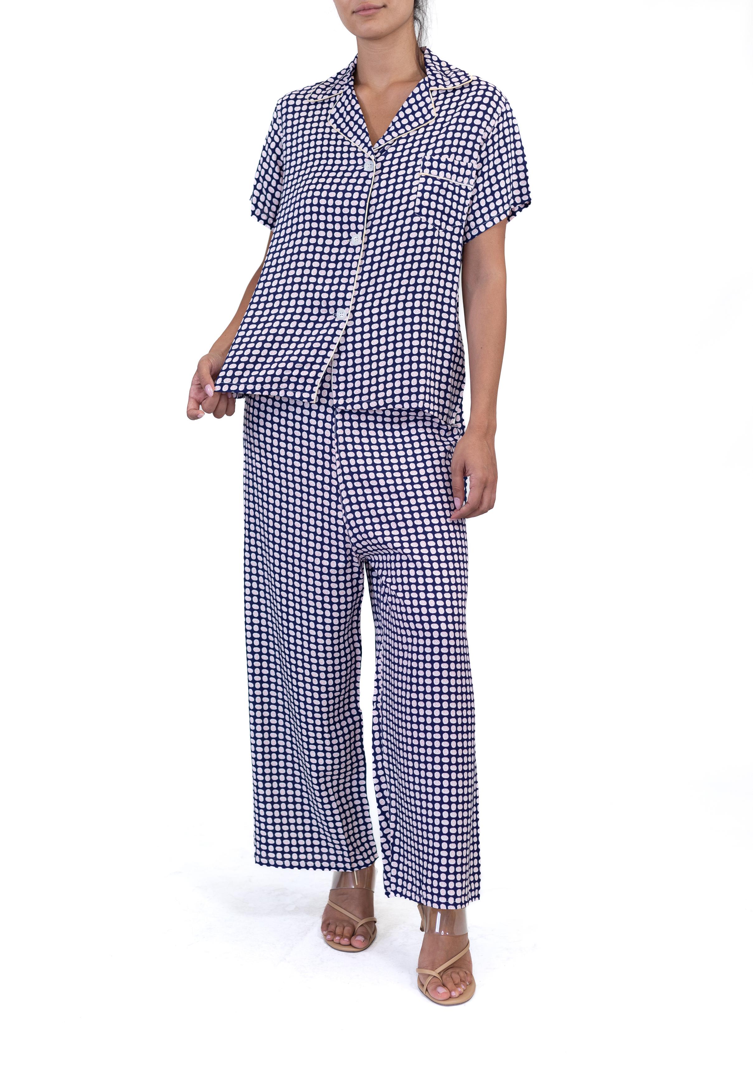 1940S Lewis Frimel Co Blue & White Cold Rayon Polka Dot Print Pajamas In Excellent Condition For Sale In New York, NY