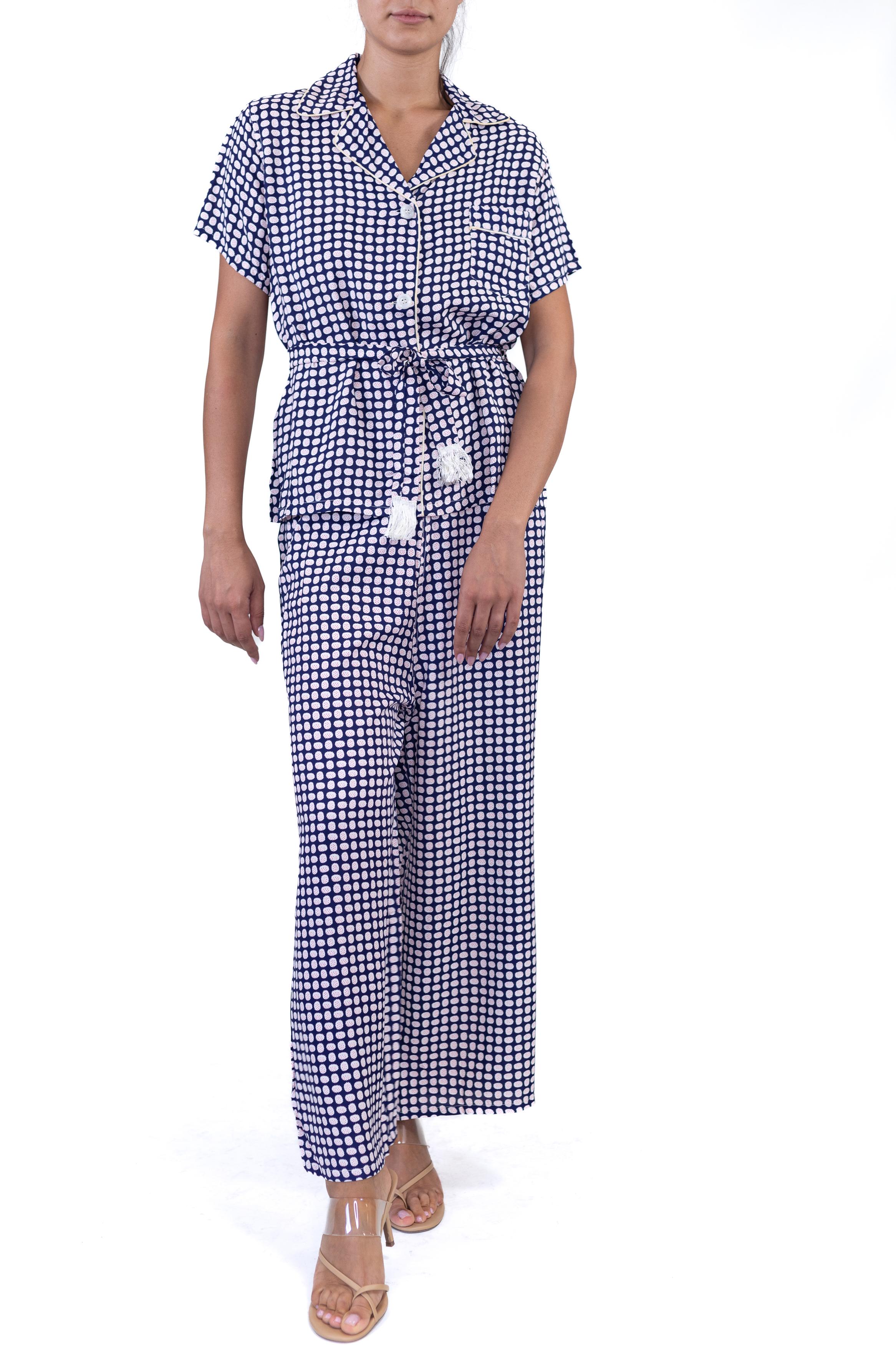 Lewis Frimel Co Blau &amp;amp; Weiß Cold Rayon Polka Dot Print Pyjamas, 1940er Jahre im Angebot 1