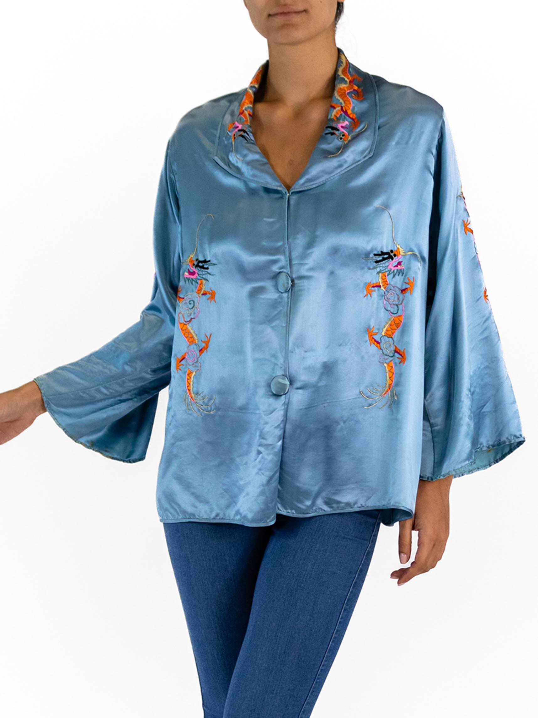 1940S Light Aqua Blue Silk Satin Old Hollywood Jacket With Hand -Embroidered Dr In Excellent Condition For Sale In New York, NY