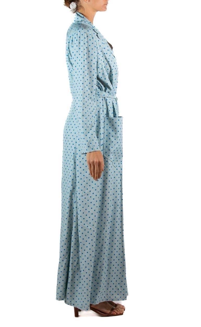 1940S Light Blue & Navy Rayon Polka Dot Robe In Excellent Condition For Sale In New York, NY