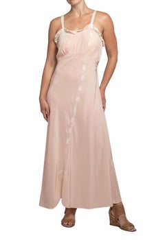 1940S Light Pink Bias Cut Rayon With Applique Negligee Lace Trim And Bow Detail