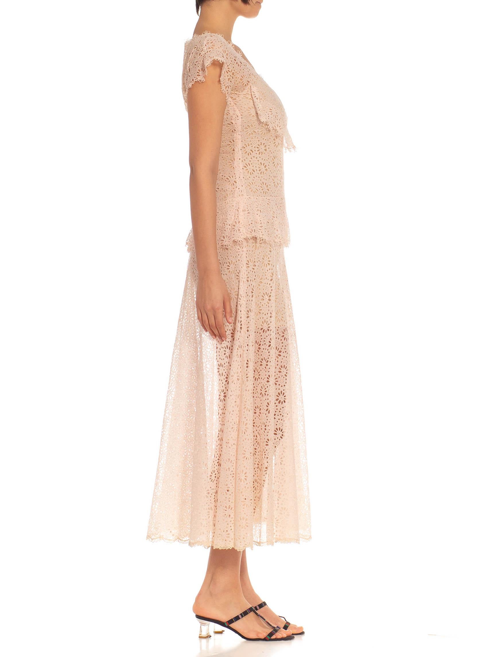 1940S Light Pink Cotton Eyelet Lace Dress In Excellent Condition For Sale In New York, NY