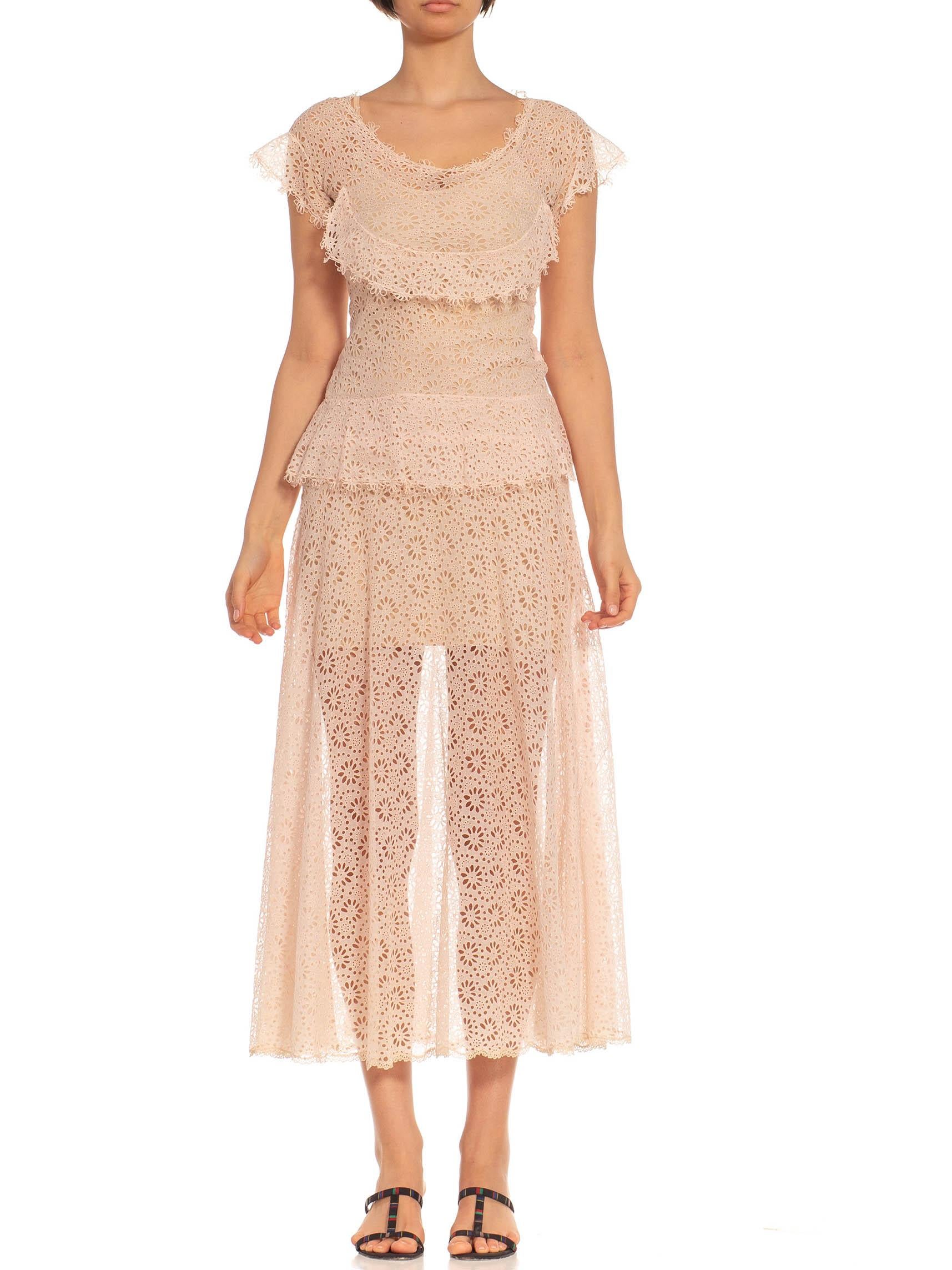 1940S Light Pink Cotton Eyelet Lace Dress For Sale 2