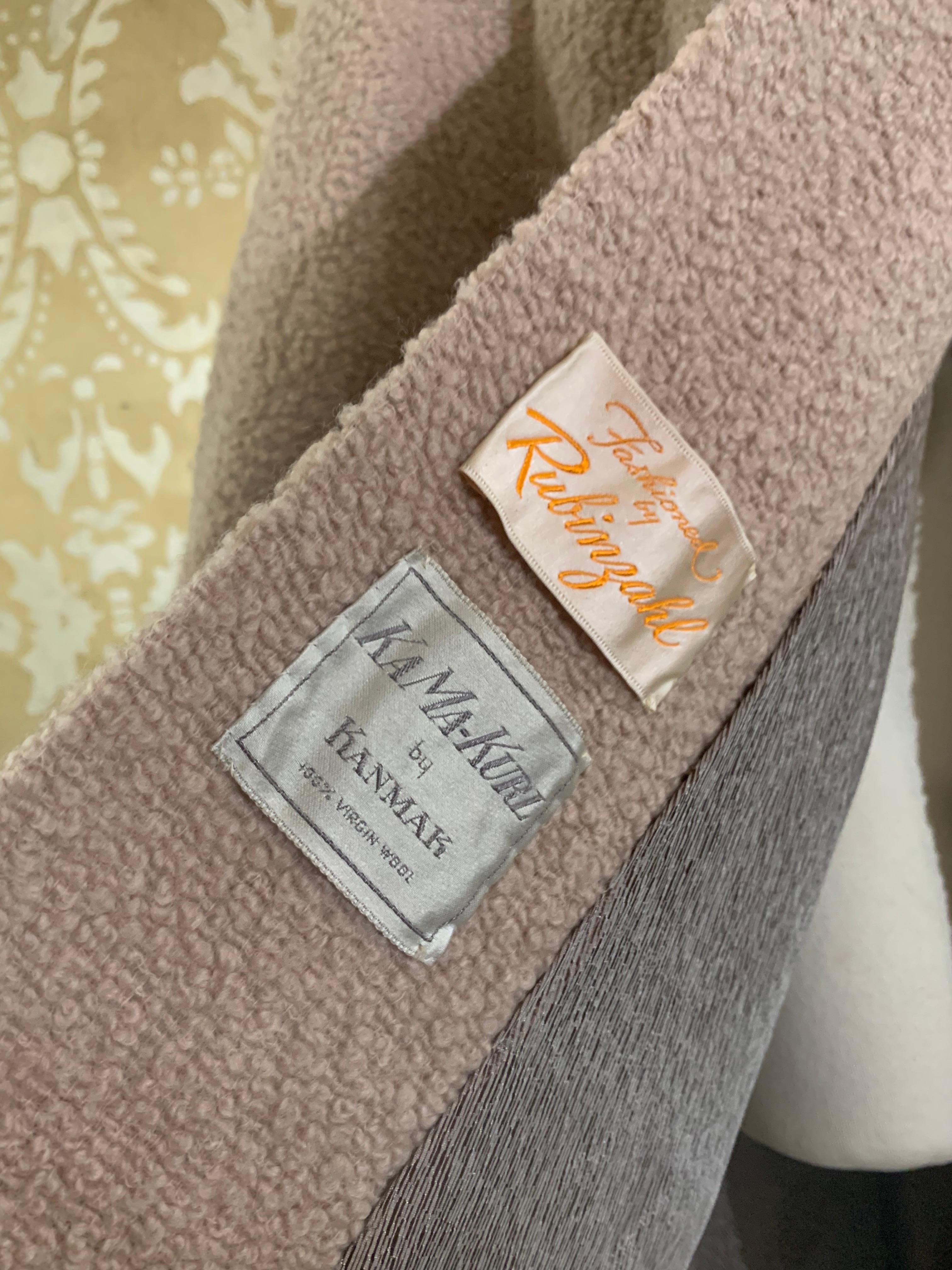 Cappotto Swing lungo in bouclé completo degli anni '40, color taupe chiaro, con colletto e polsini in castoro in vendita 2