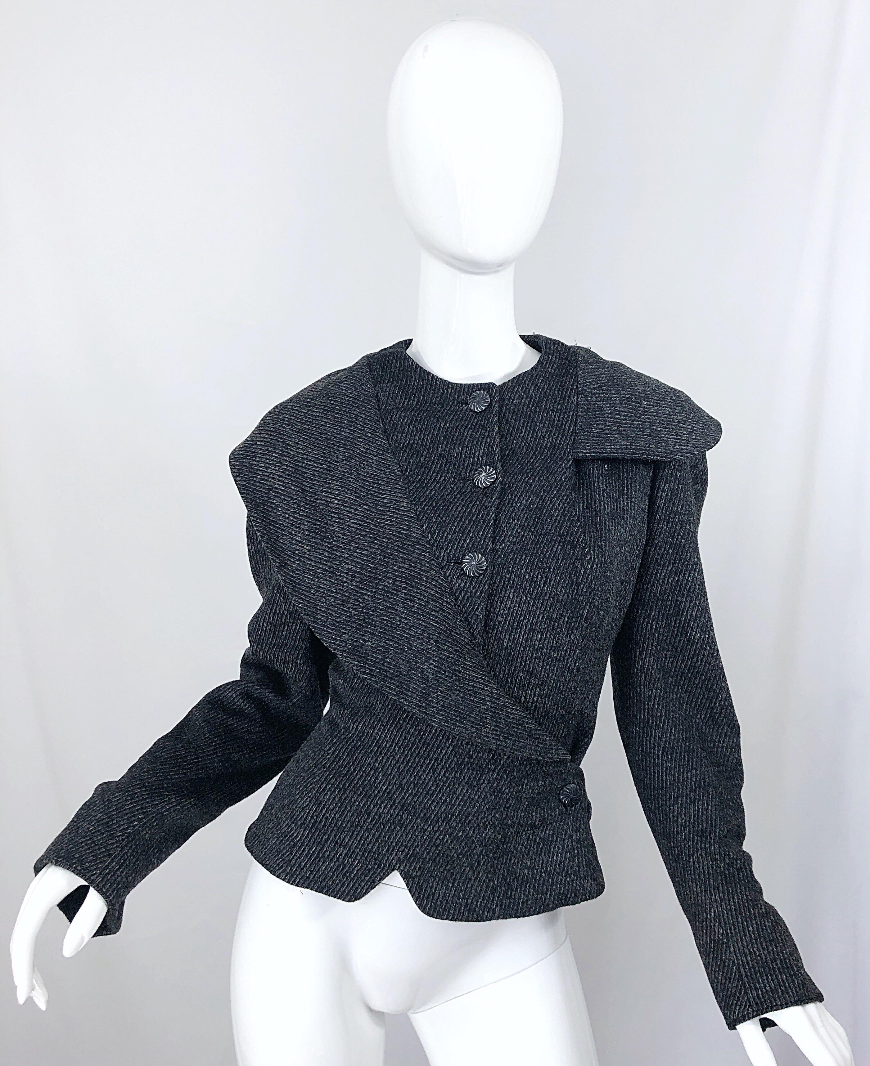 Avant Garde 1940s LILLI ANN gray wool jacket! Features a soft textured wool, and is fully lined. Wrap style sash snaps secure at back side. So much detail on this rare gem. Can easily be dressed up or down. Great with jeans, over a dress, or with