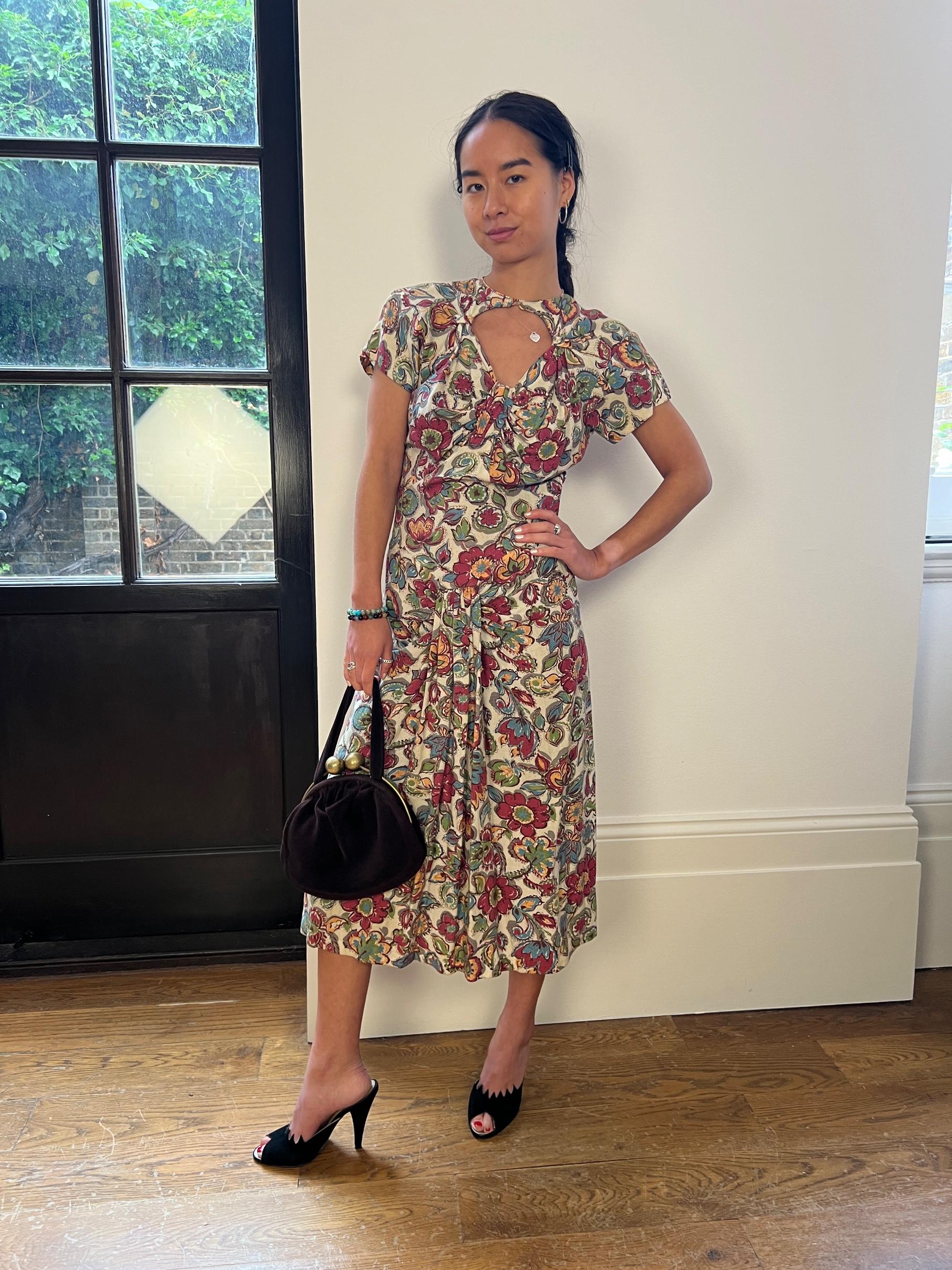 Women's 1940s Linen Floral Sweetheart Neckline Dress For Sale