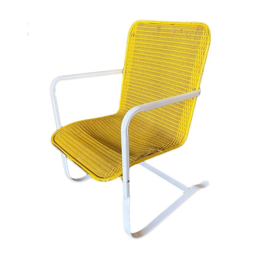 Il s'agit d'une paire de chaises Loom Flanders récemment restaurées, ensemble de 2. Ces chaises de patio emblématiques sont en porte-à-faux, de sorte qu'elles rebondissent ou se balancent avec peu d'effort. Le design moderne et élégant convient