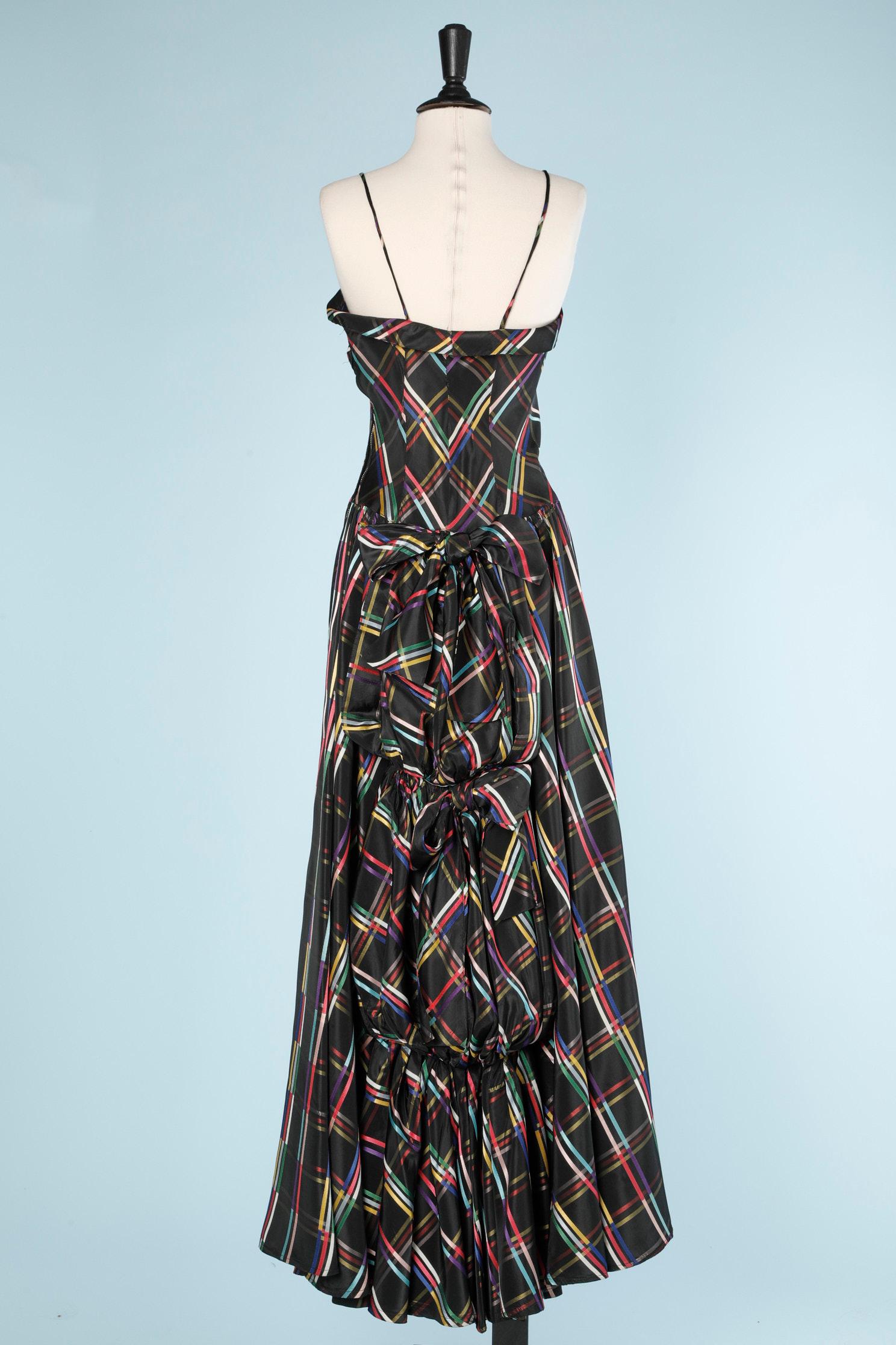 1940's long evening dress in multicolor check taffetas  In Excellent Condition In Saint-Ouen-Sur-Seine, FR