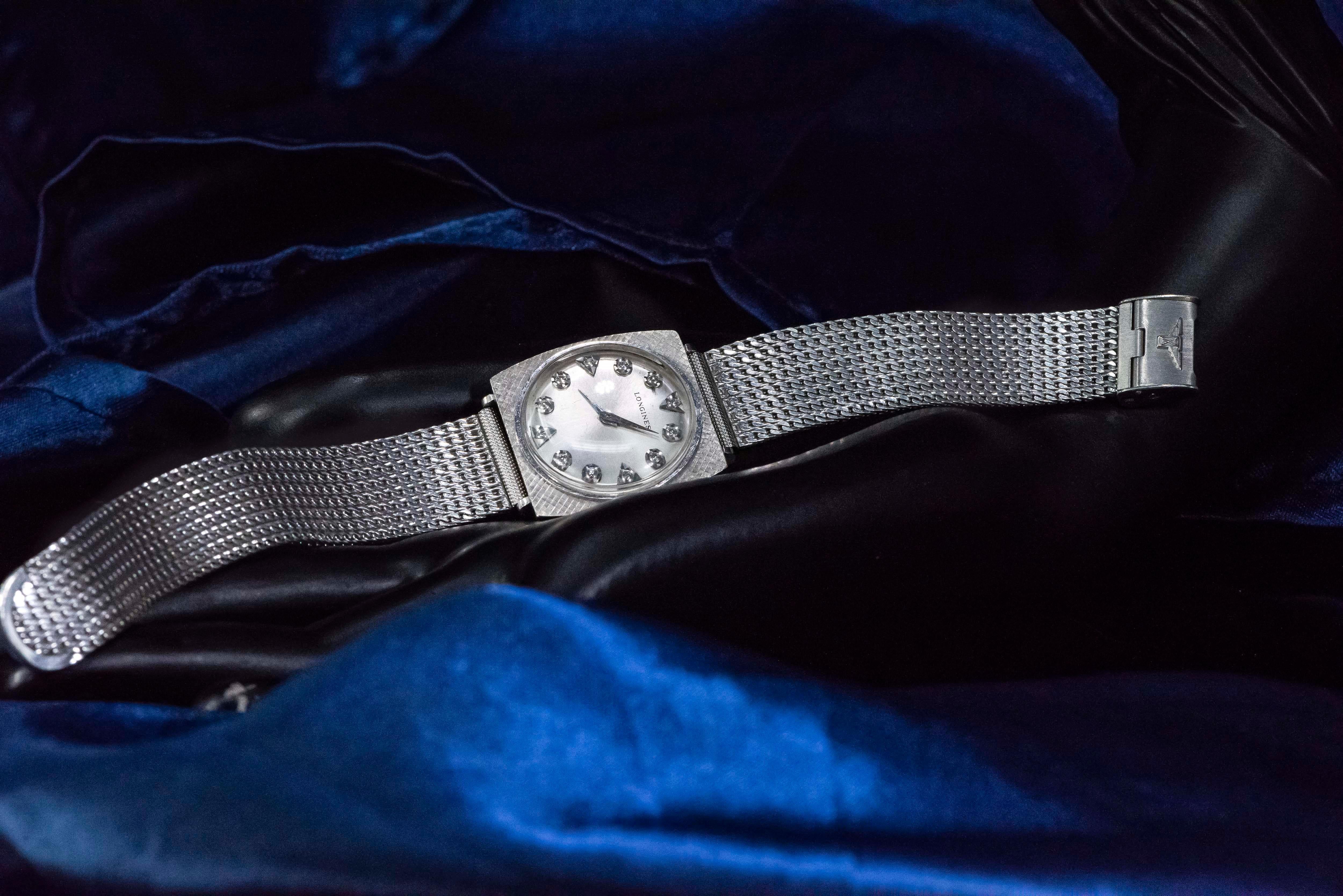 1940er Longines Weißgold Ultra Thin Grey Diamond Dial Adjustable Bracelet Watch im Angebot 4