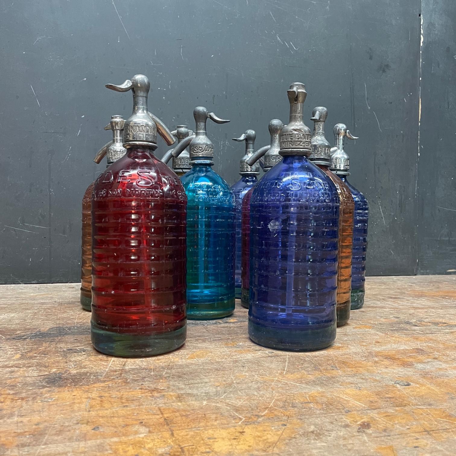 1940er Lourdes Siphon Seltzer Soda-Flaschenkollektion aus buntem Glas, Vintage-Dekor, Lourdes Siphon Seltzer (Art déco) im Angebot