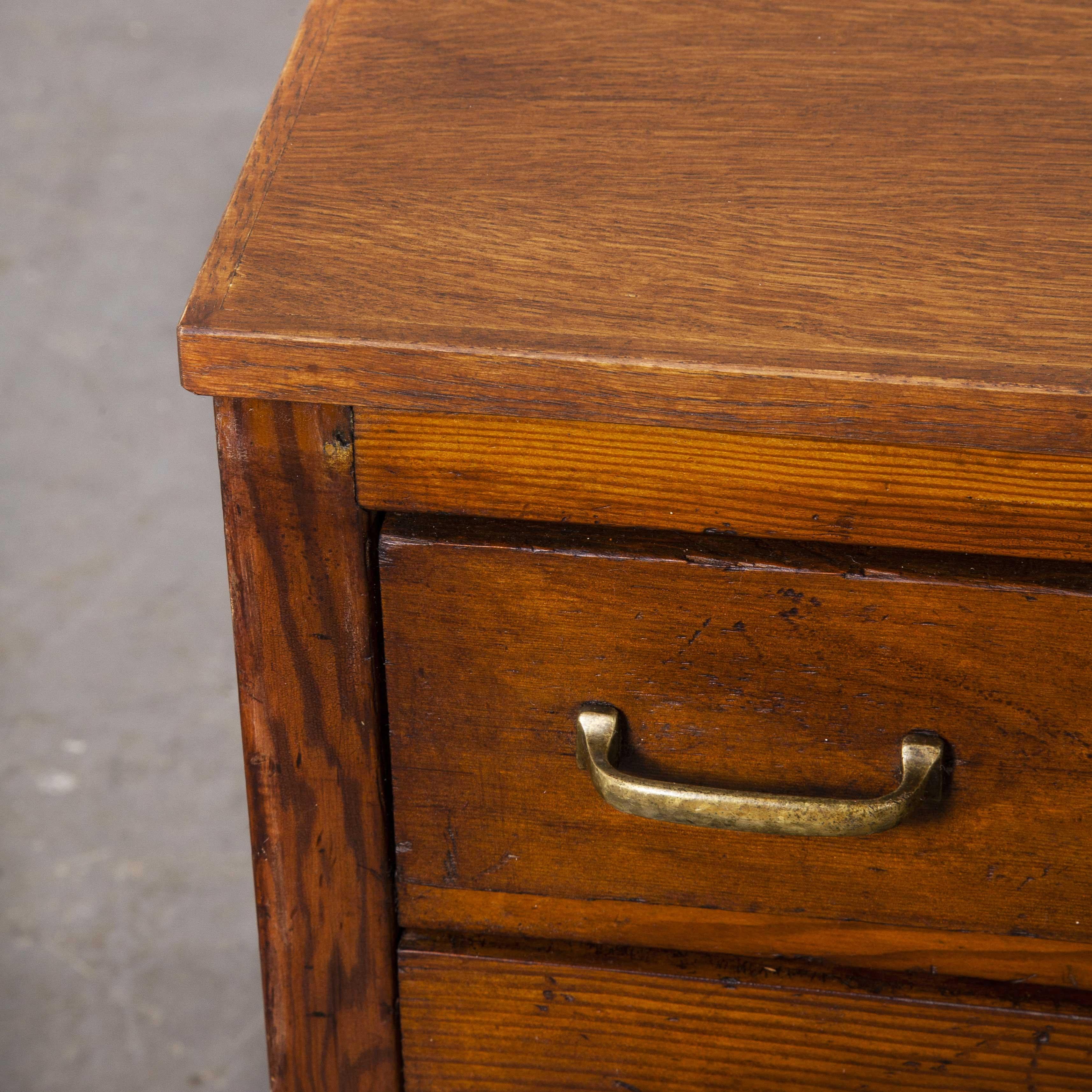 1940s Low Pitch Pine Chest of Drawers, Eight Drawers In Good Condition In Hook, Hampshire