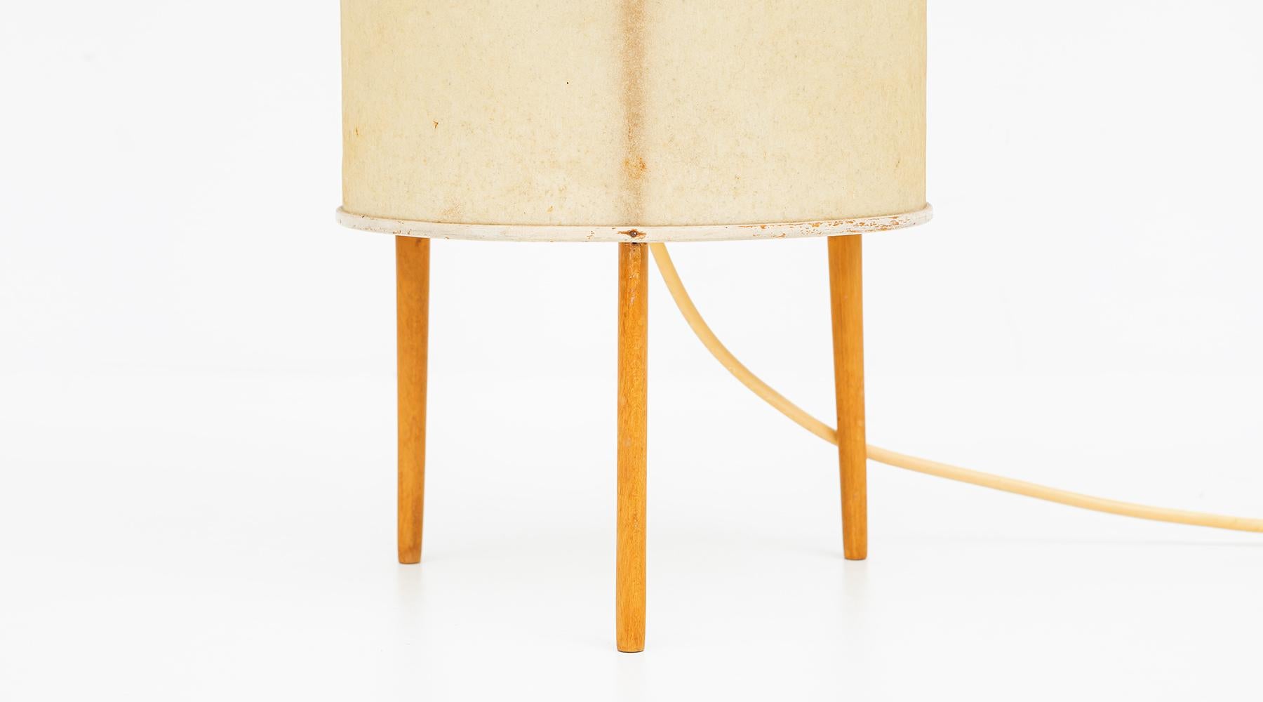 Mid-Century Modern 1940s Luminous Sculptural Table Lamp by Isamu Noguchi 'H' For Sale