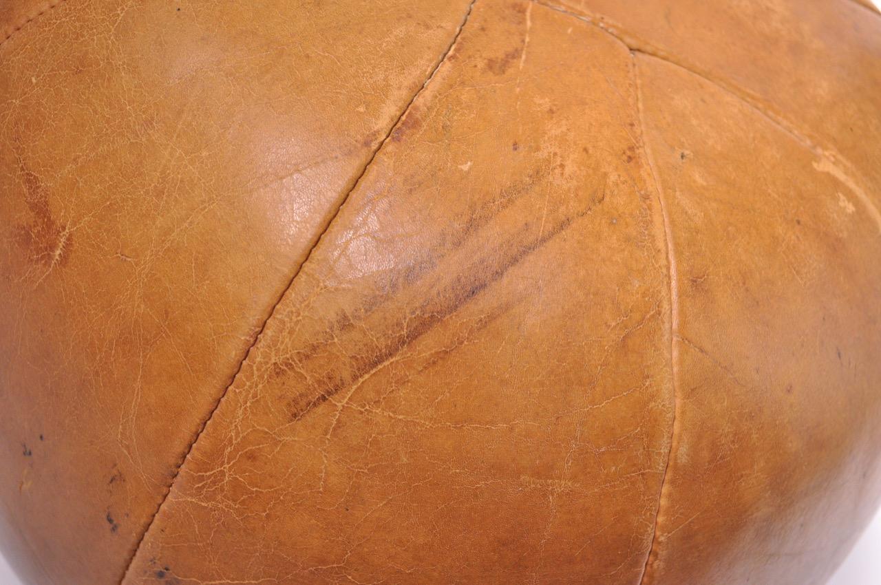 1940s MacGregor Goldsmith 9 LB Leather Medicine Ball For Sale 3