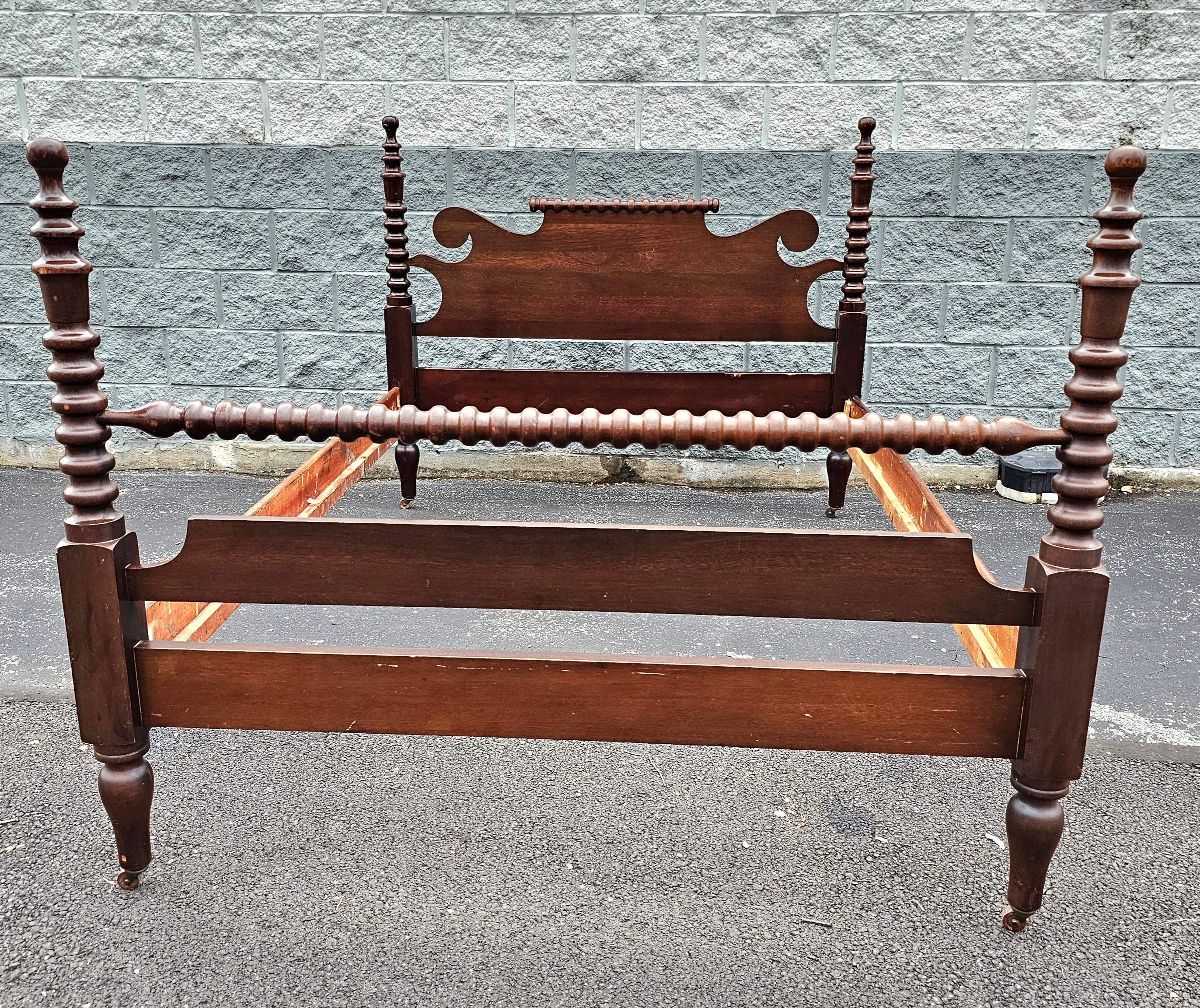 1940s Mahogany Bobbing Semi Post Full Size Bed Frame In Good Condition For Sale In Germantown, MD