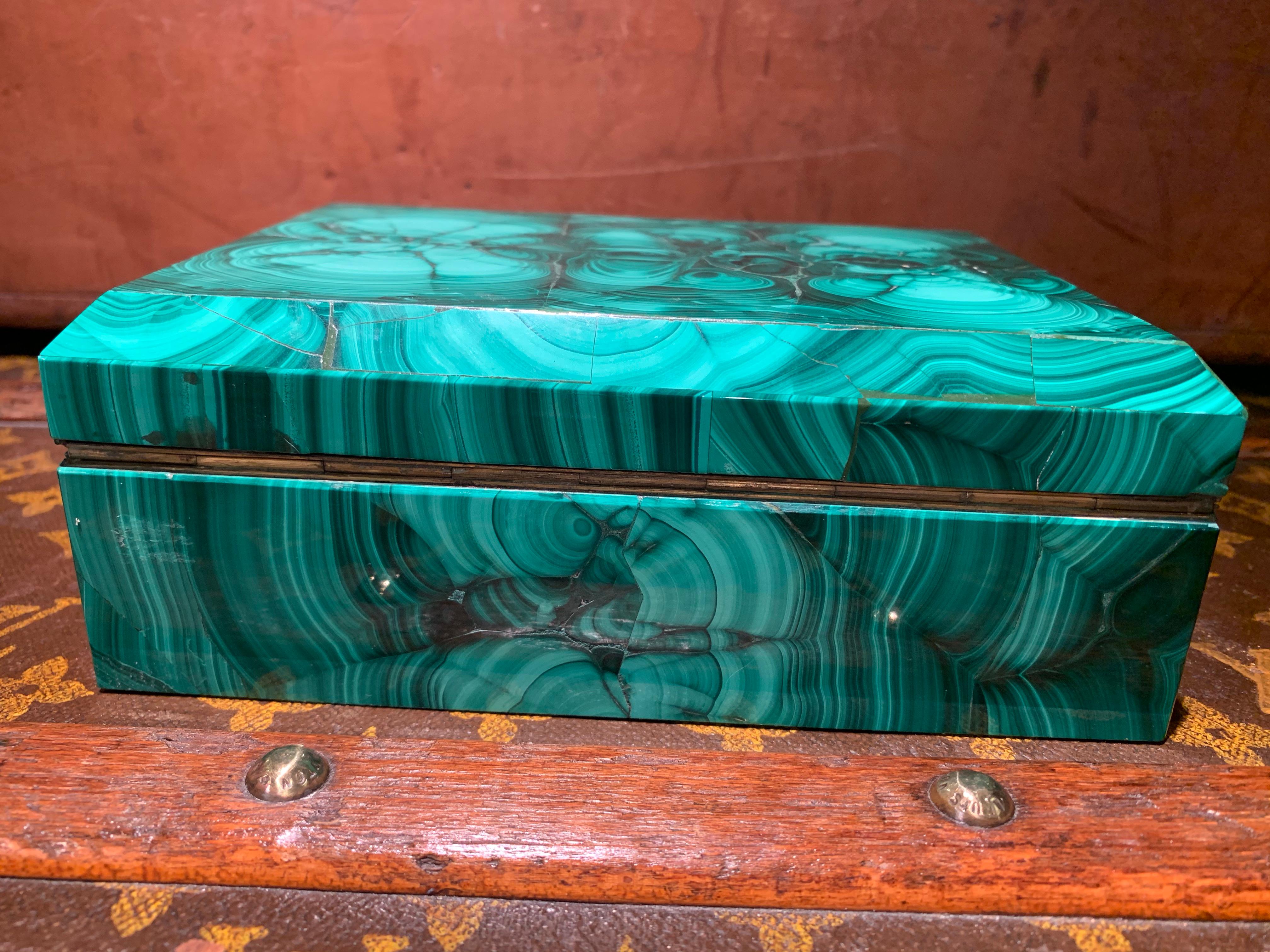 1940s Malachite Box In Good Condition In Hong Kong, HK