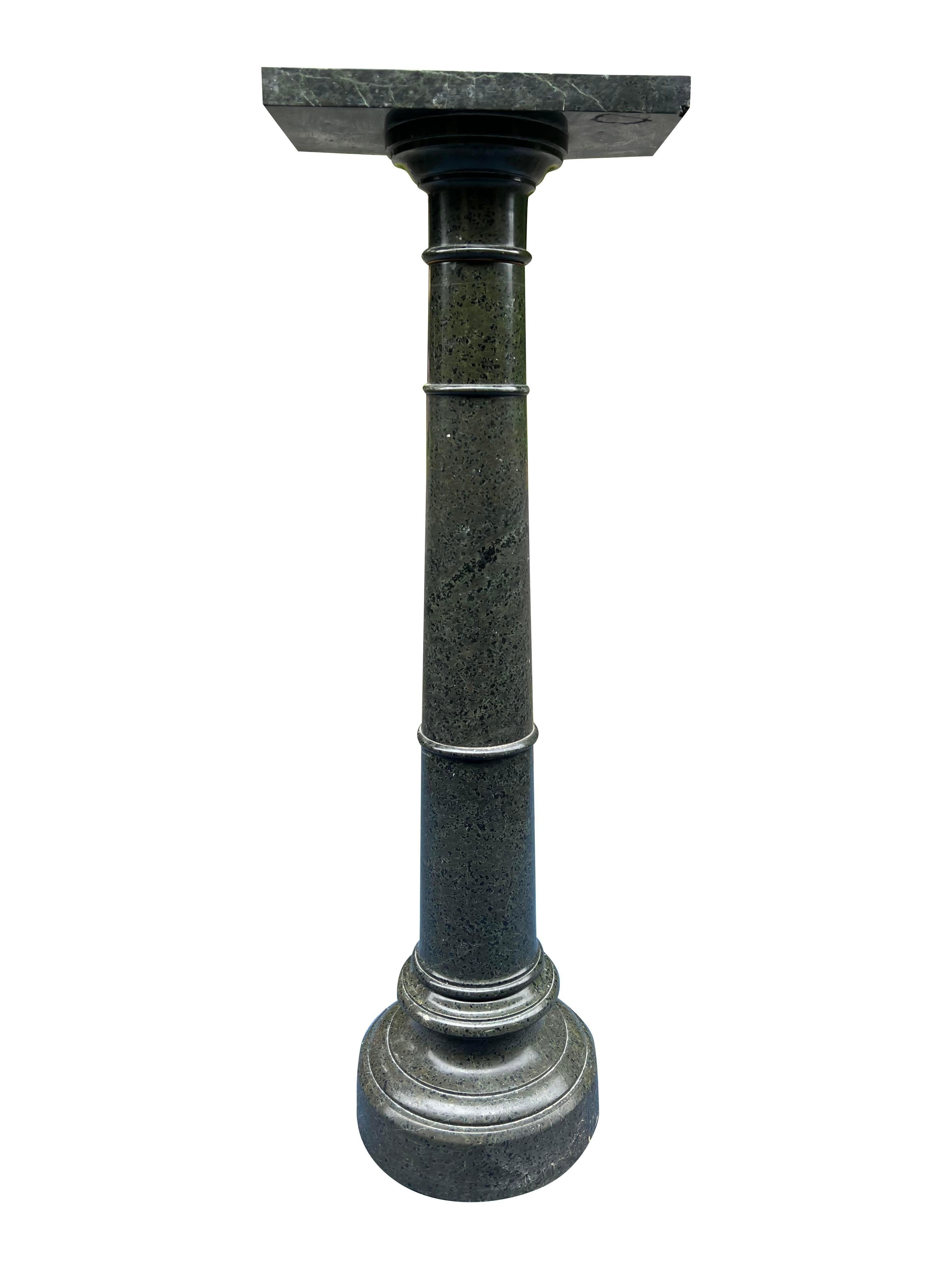 Marmorsäule The Pedestal in Grün aus den 1940er Jahren 3