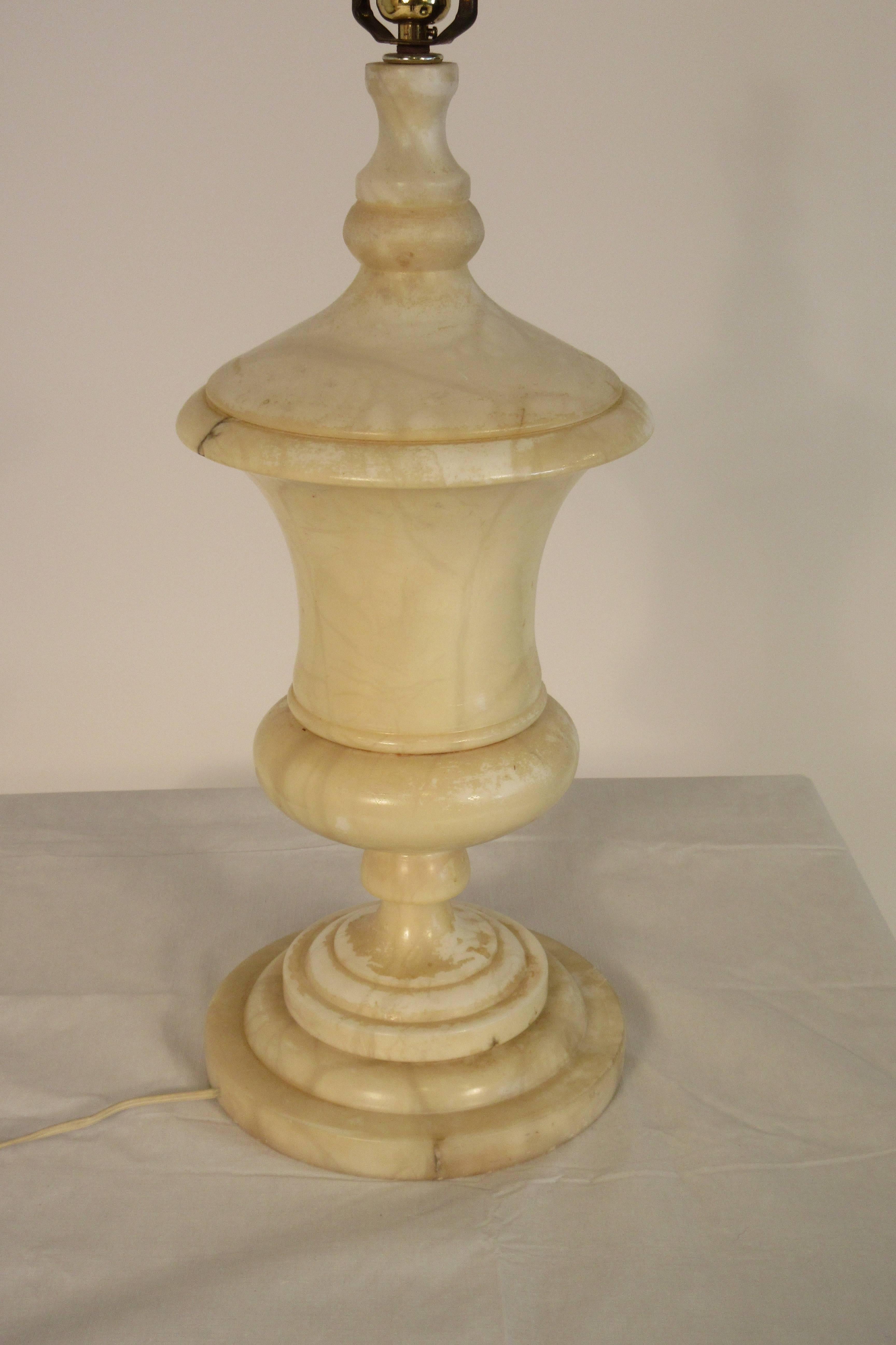 1940s Marble Urn Table Lamp In Good Condition For Sale In Tarrytown, NY
