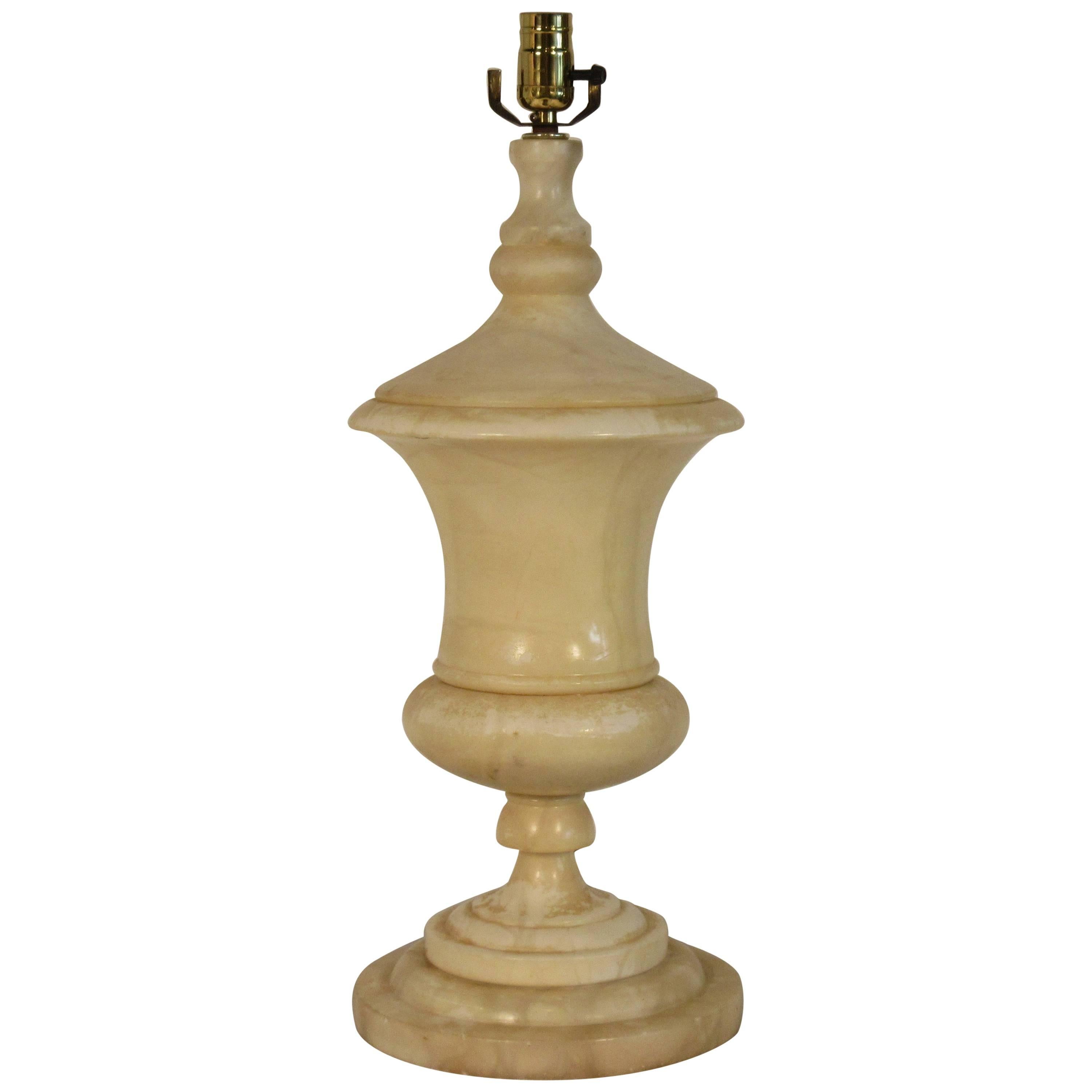 Lampe de table urne en marbre des années 1940 en vente