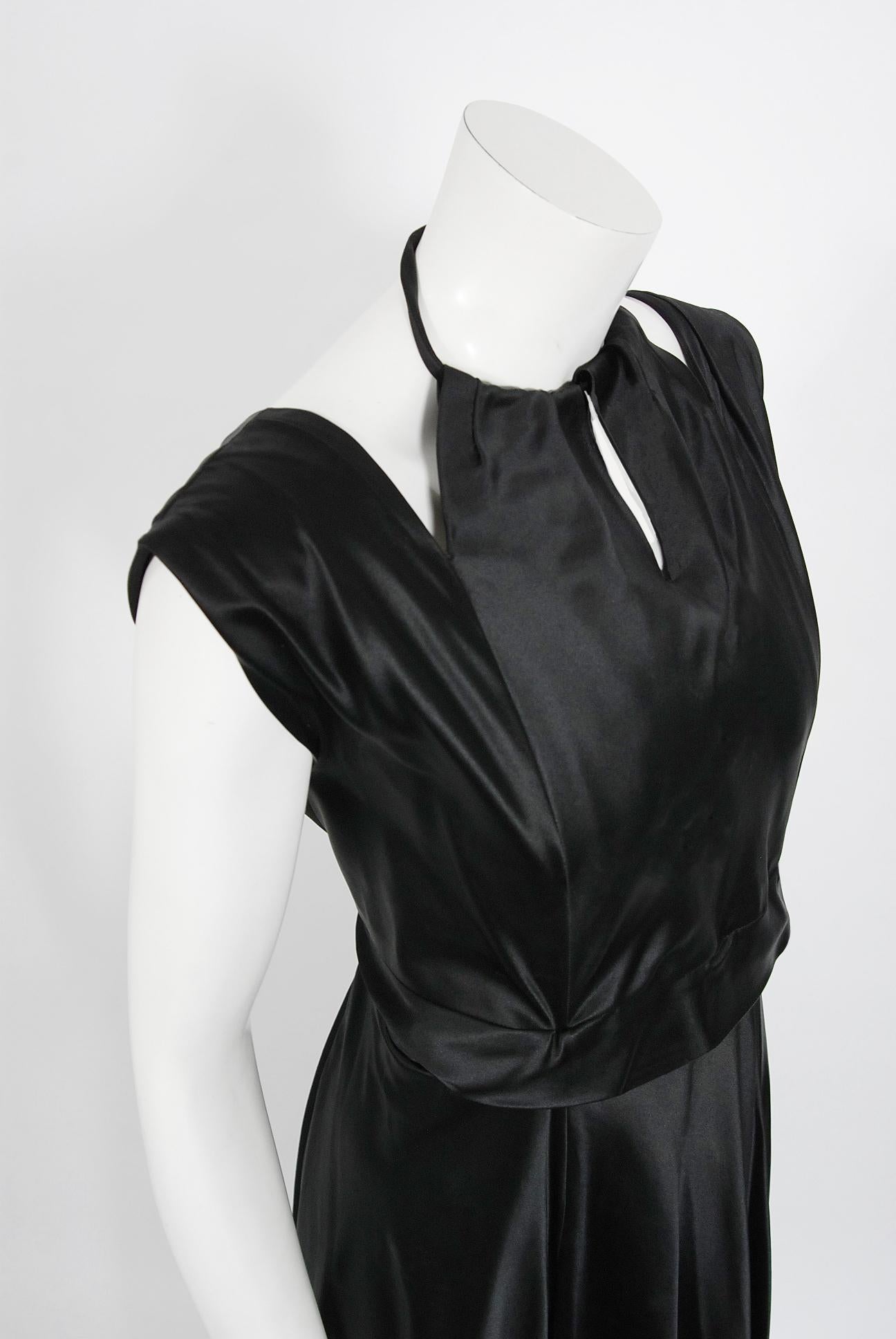 Marcelle Dormoy Französisches Couture Vintage-Kleid mit tiefem Rückenausschnitt aus schwarzer Seide, 1940er Jahre (Schwarz) im Angebot