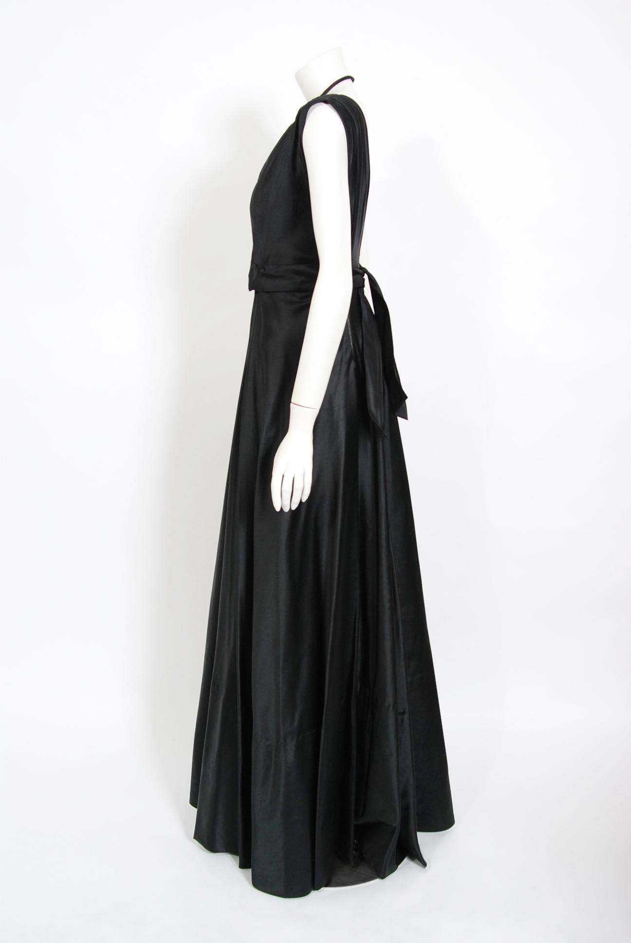 Noir Marcelle Dormoy French Couture - Robe vintage avec découpes dans le dos et découpes en soie noire, années 1940 en vente
