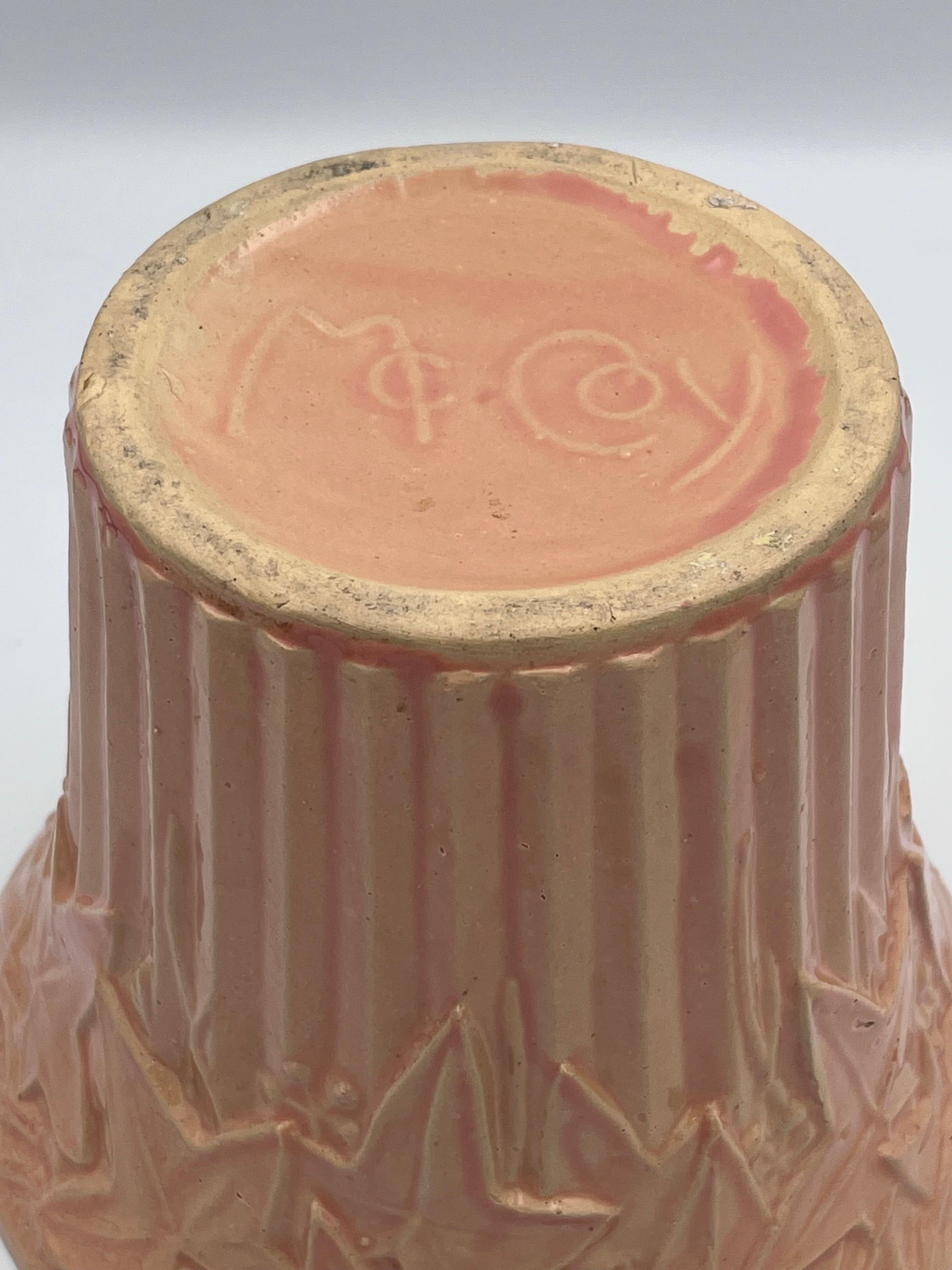 1940's McCoy Ivy and Berries Planter in Dusty Rose in vendita 1