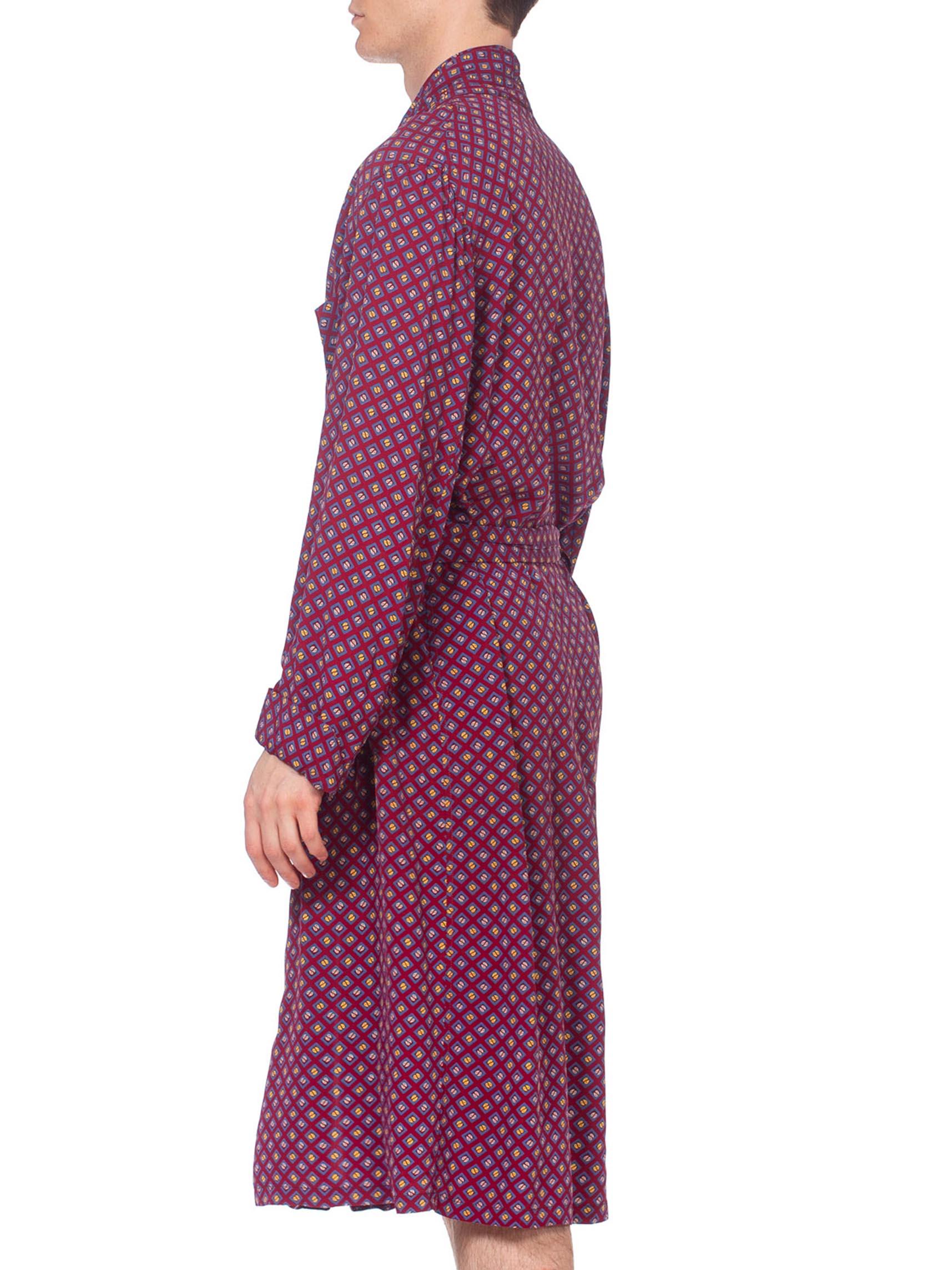 Robe pour homme en rayonne bourgogne à imprimé géométrique des années 1940 Pour hommes en vente