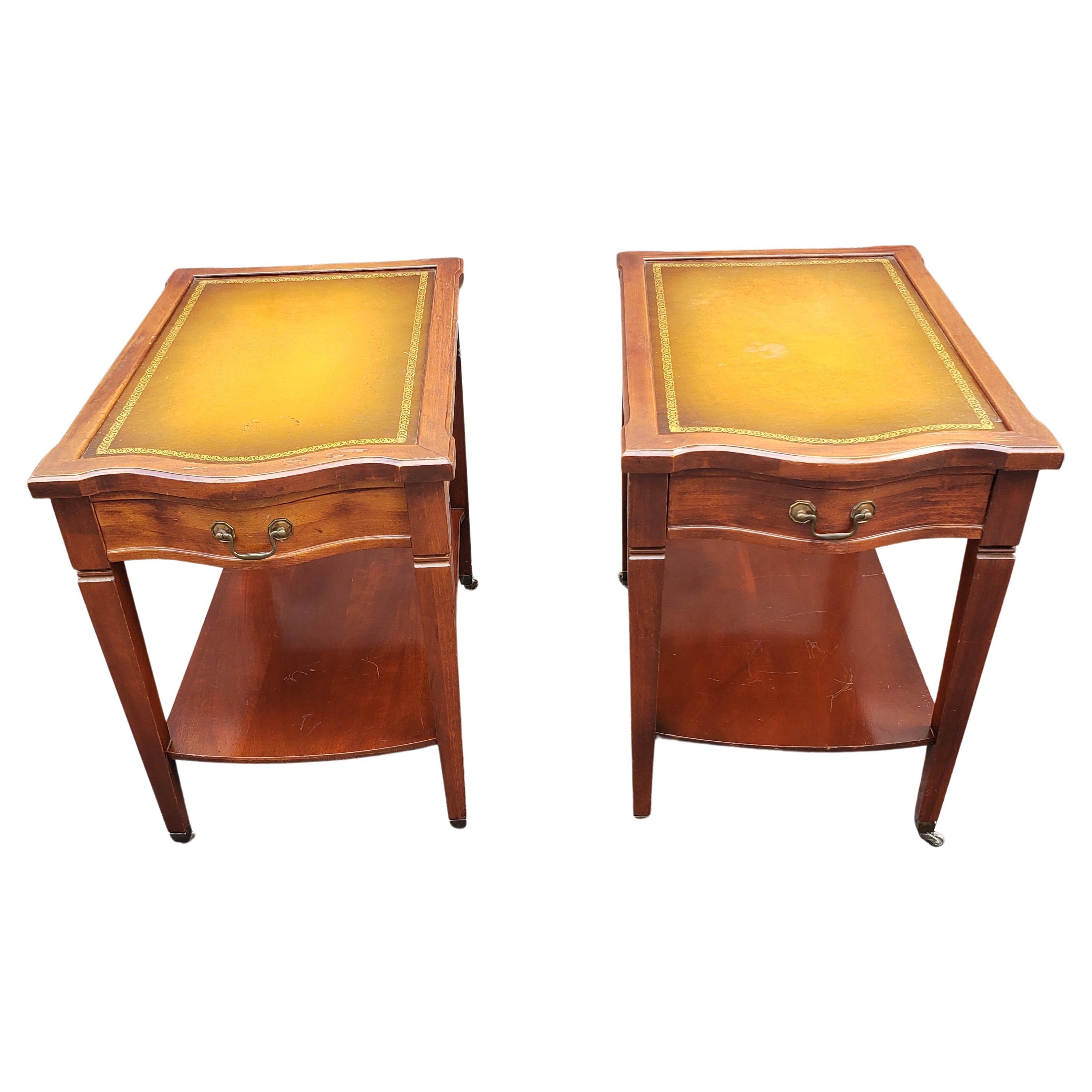 1940's Mersman Two Tier Mahogany Tooled Leather Stenciled Top Side Tables. Bon état vintage. 