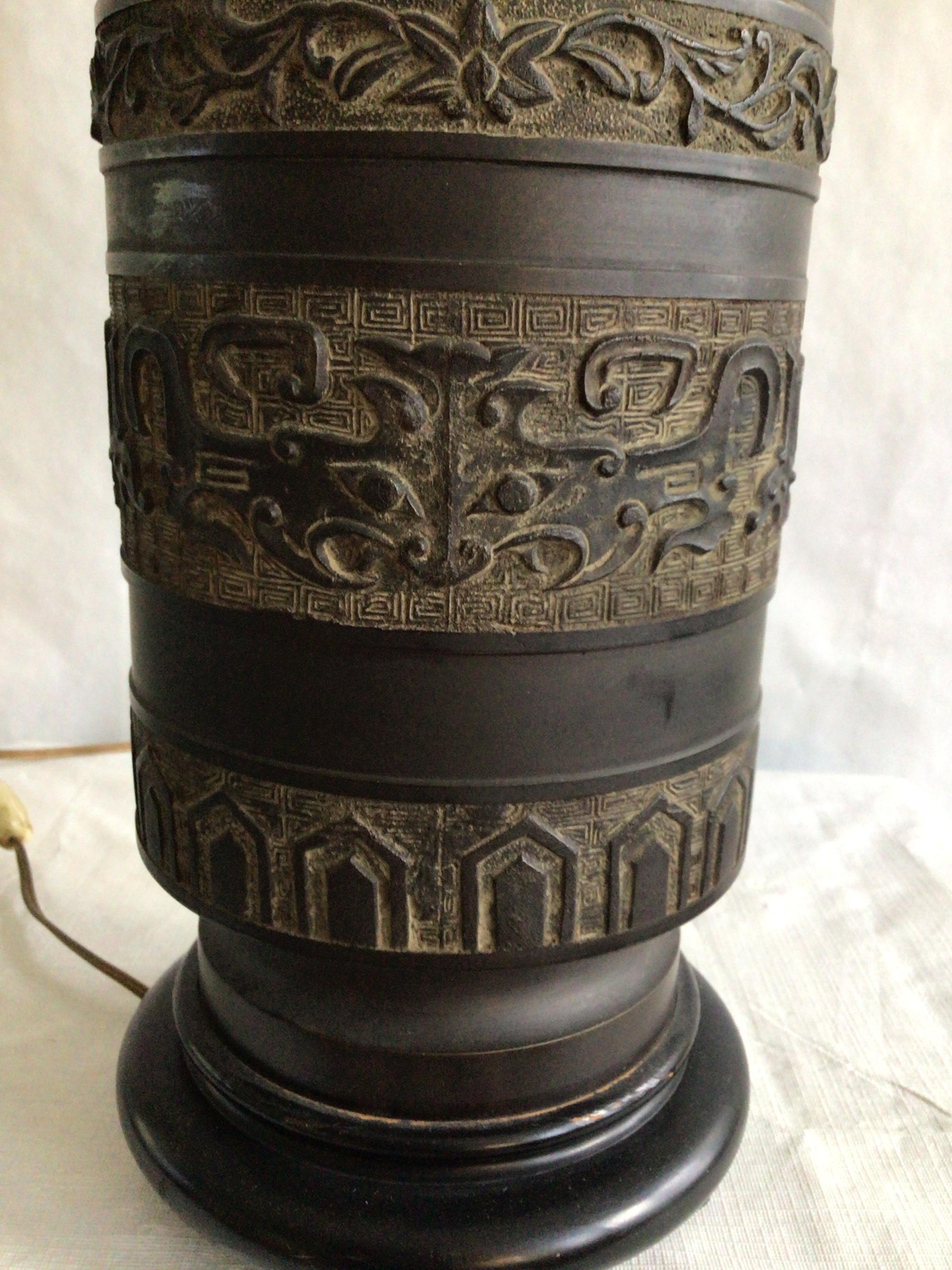 1940s Metal Table Lamp James Mont Style With Ring Handles and Greek Key Motif For Sale 2