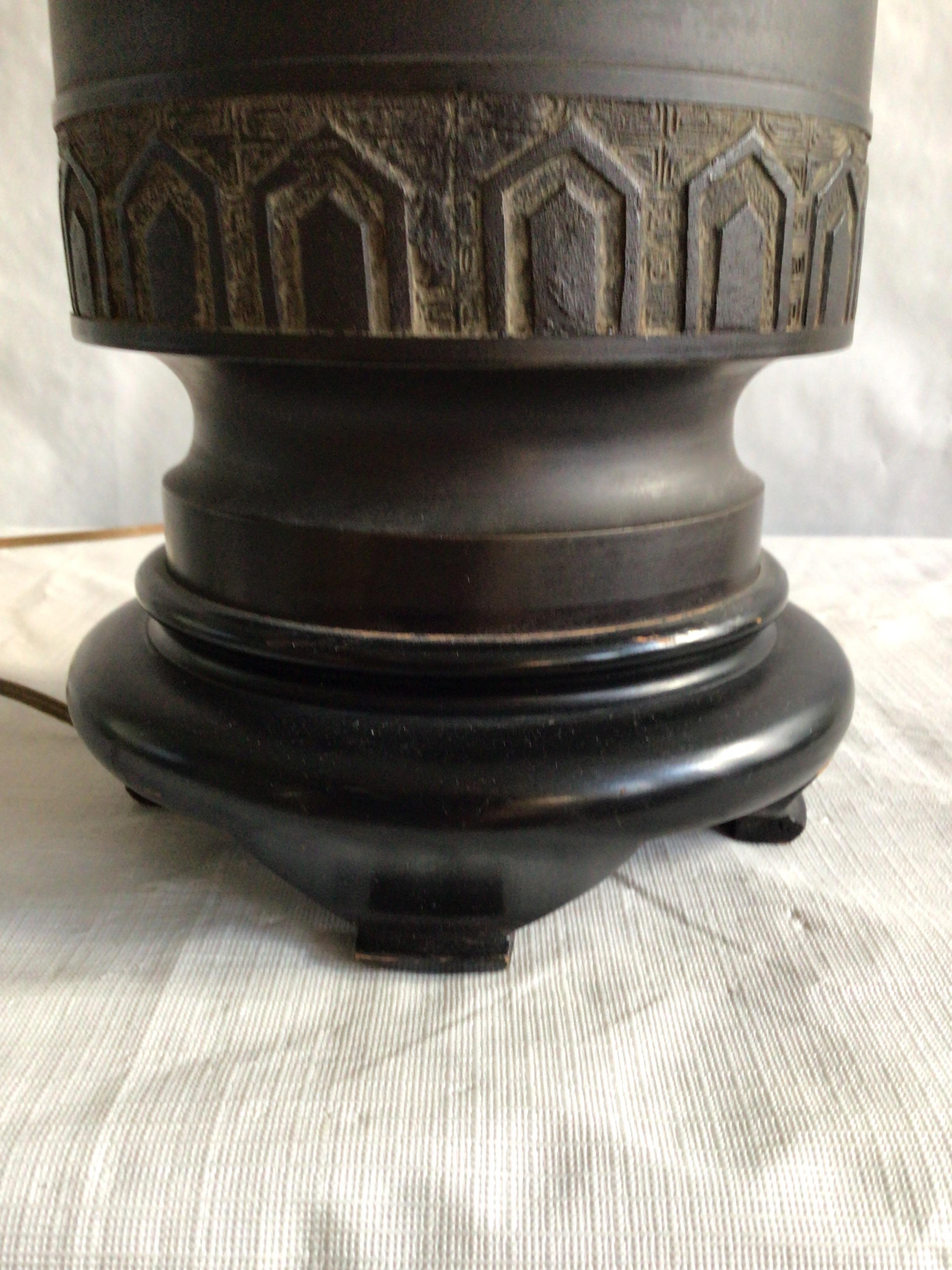1940s Metal Table Lamp James Mont Style With Ring Handles and Greek Key Motif For Sale 5