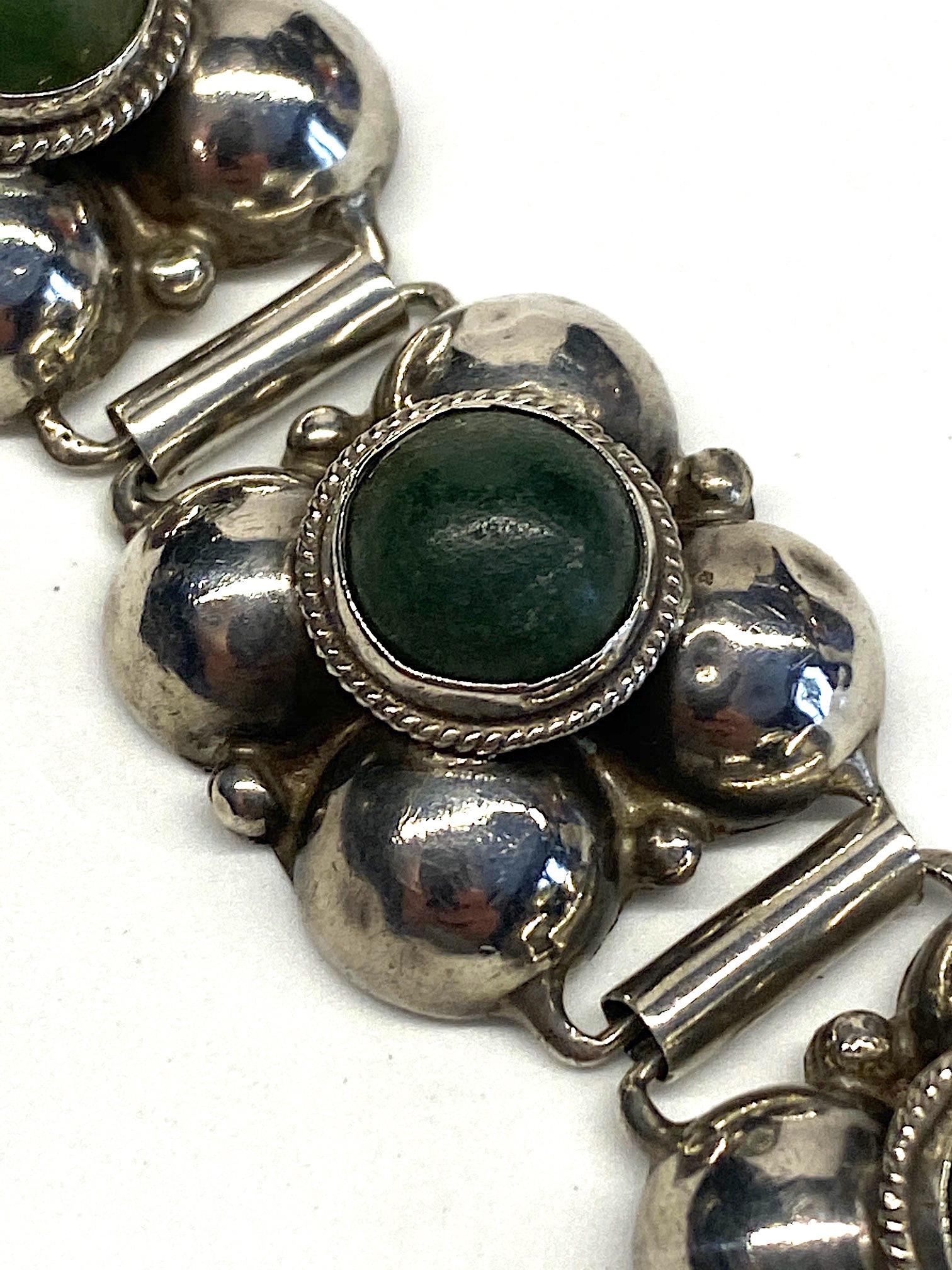 1940s Mexican Sterling & Green Calcite Cabochon Bracelet For Sale 8