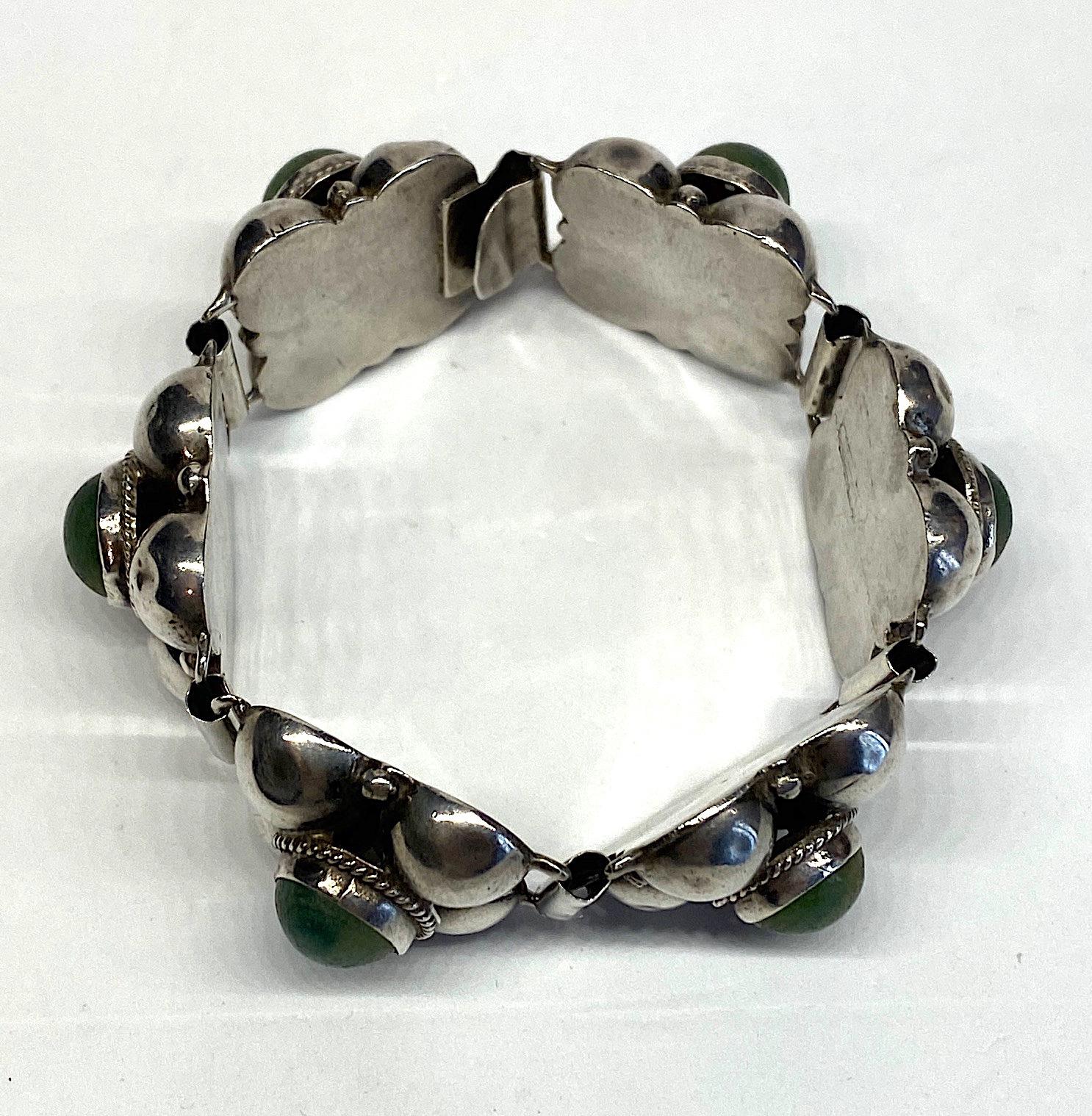 1940s Mexican Sterling & Green Calcite Cabochon Bracelet In Good Condition For Sale In New York, NY