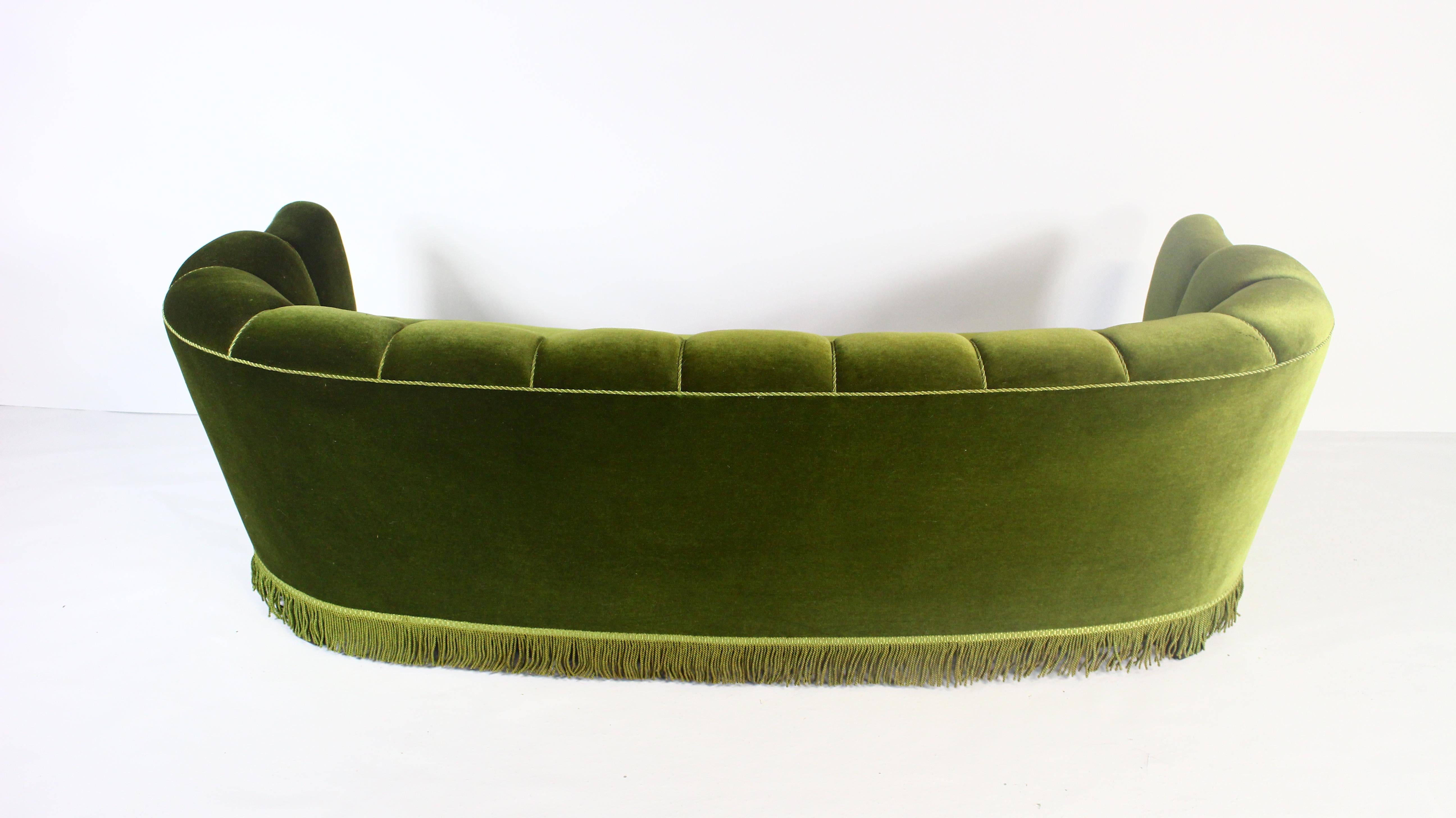 1940s Midcentury Green Velvet Banana Sofa, Denmark 7