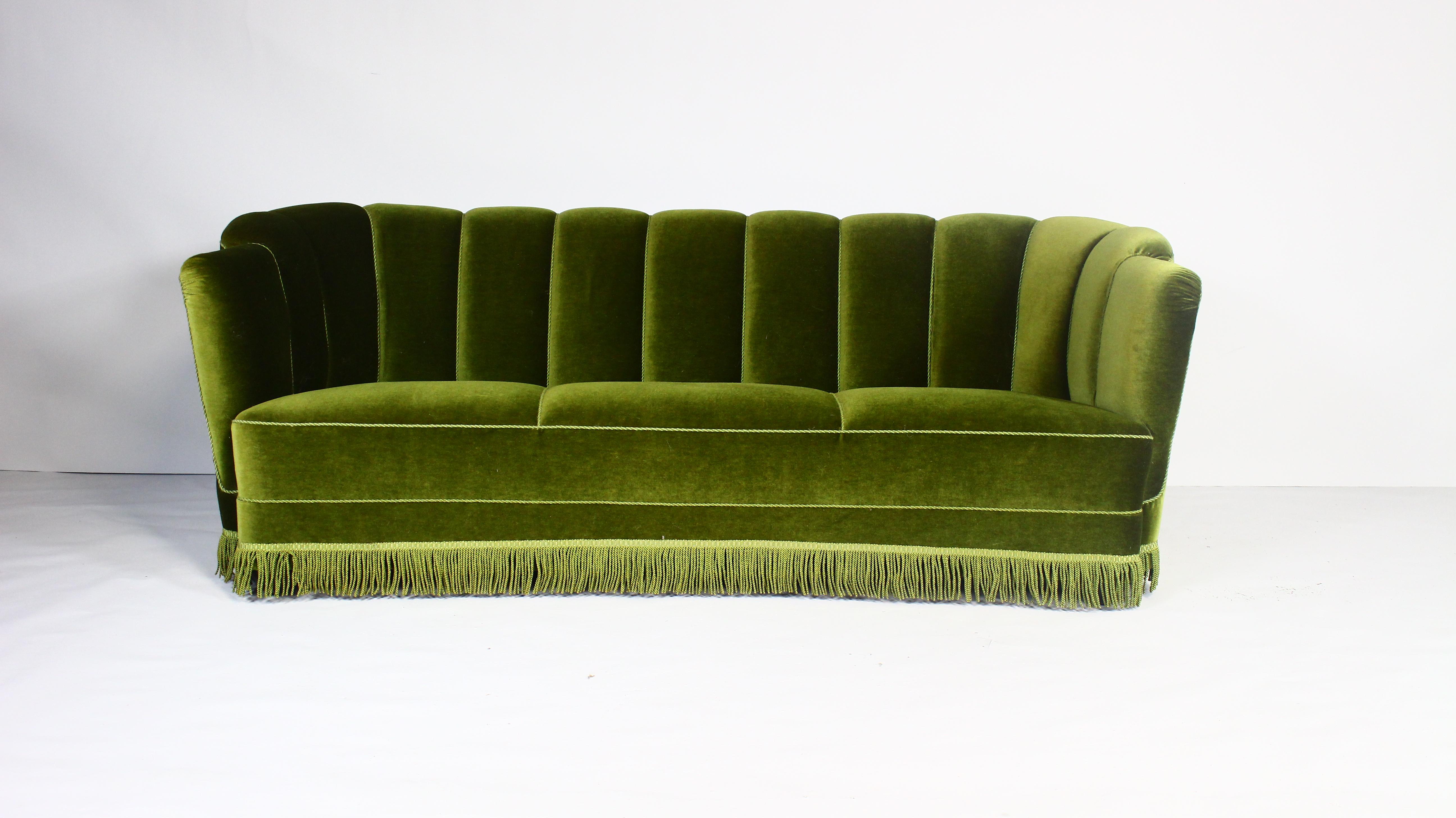 1940s Midcentury Green Velvet Banana Sofa, Denmark In Good Condition In ŚWINOUJŚCIE, 32
