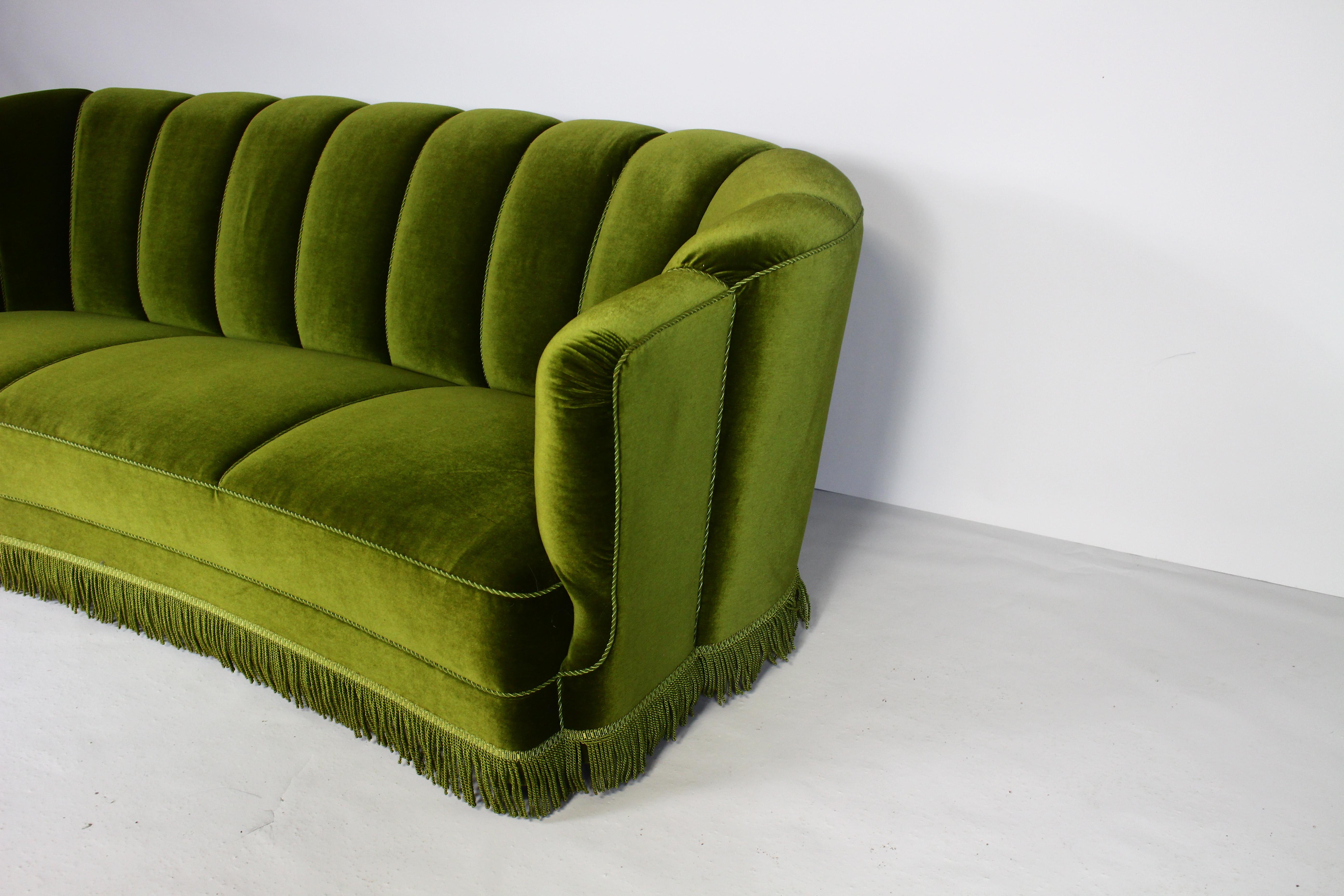 1940s Midcentury Green Velvet Banana Sofa, Denmark 2