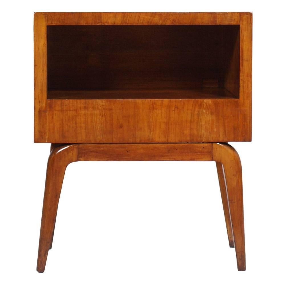 Elegant and particular, of great image bedside table or nightstand in cherrywood, circa 1940, Gio Ponti design attributed
In good conditions polished to wax
Esposizione Mobili Cantù - furniture-
Measures cm: H 60 x W 50 x D 35.