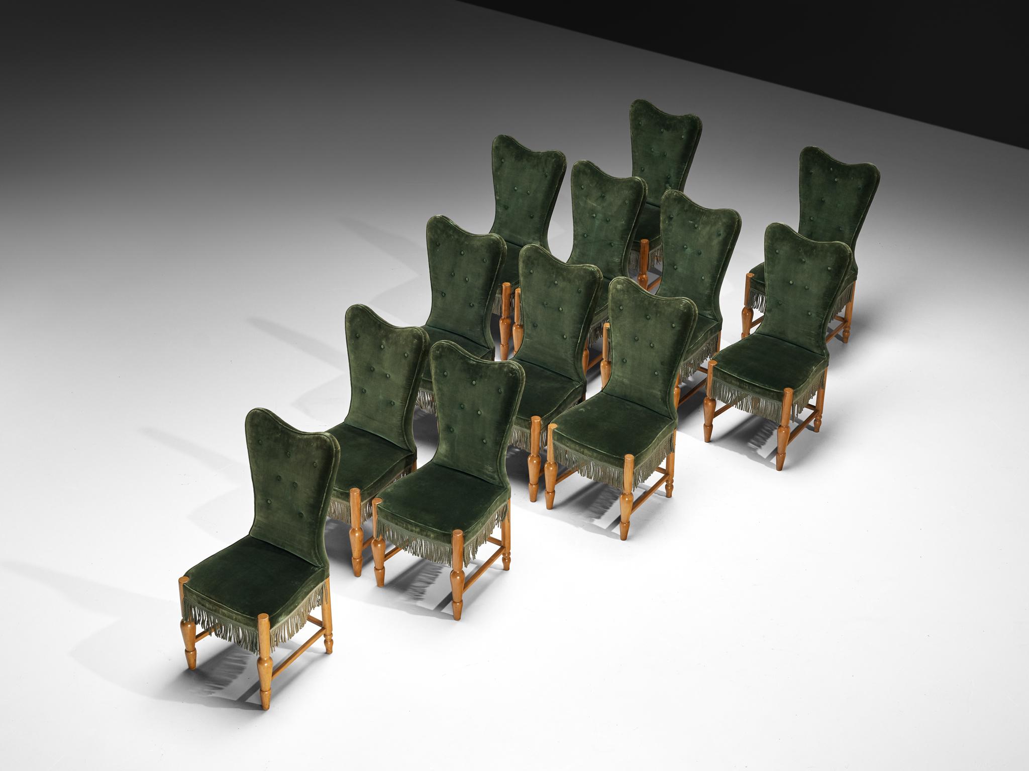 Set di dodici sedie da pranzo in velluto e noce della metà del secolo scorso In condizioni buone in vendita a Waalwijk, NL