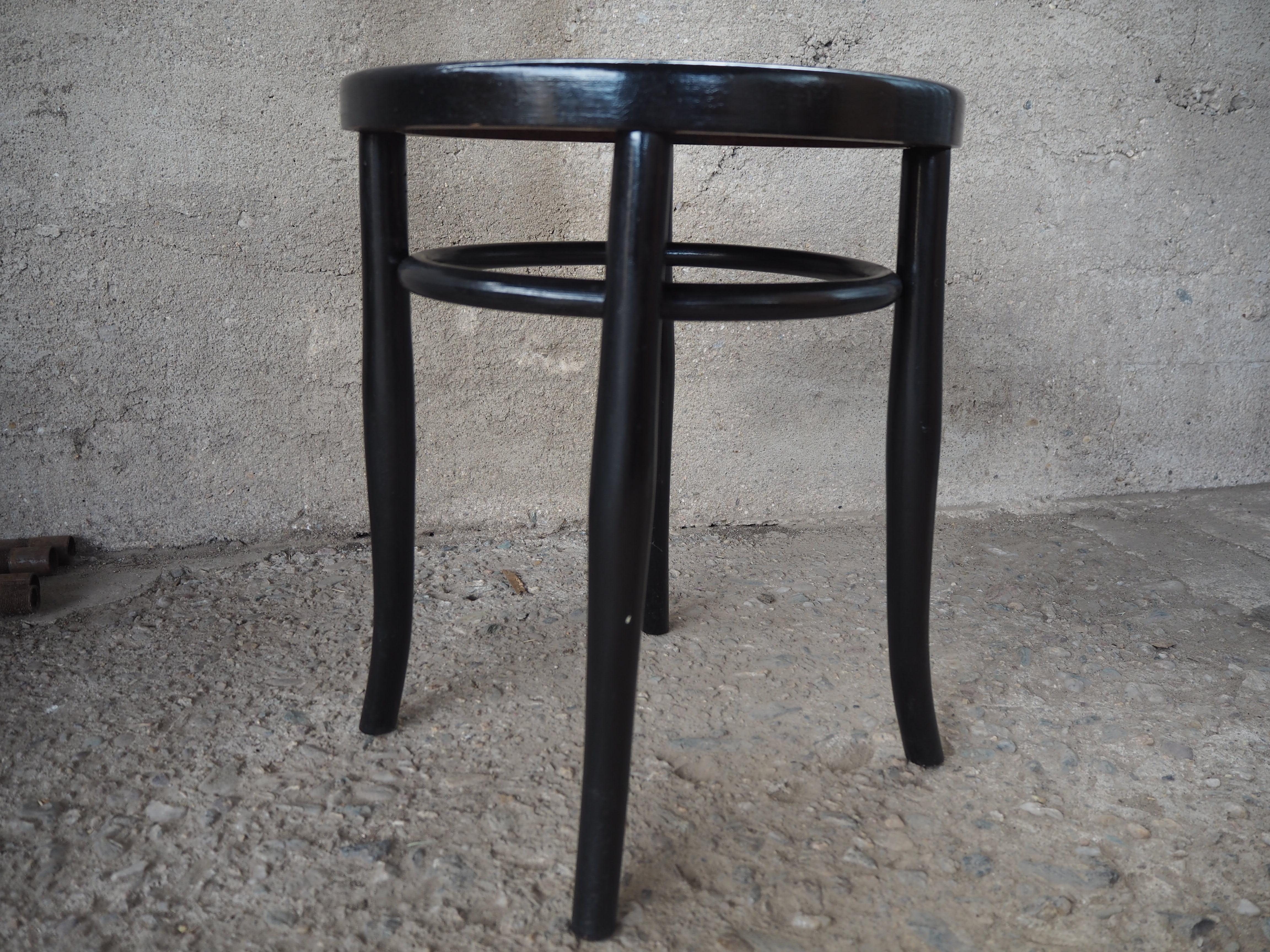 Taburete Thonet de mediados de siglo 1940, Europa Bauhaus en venta