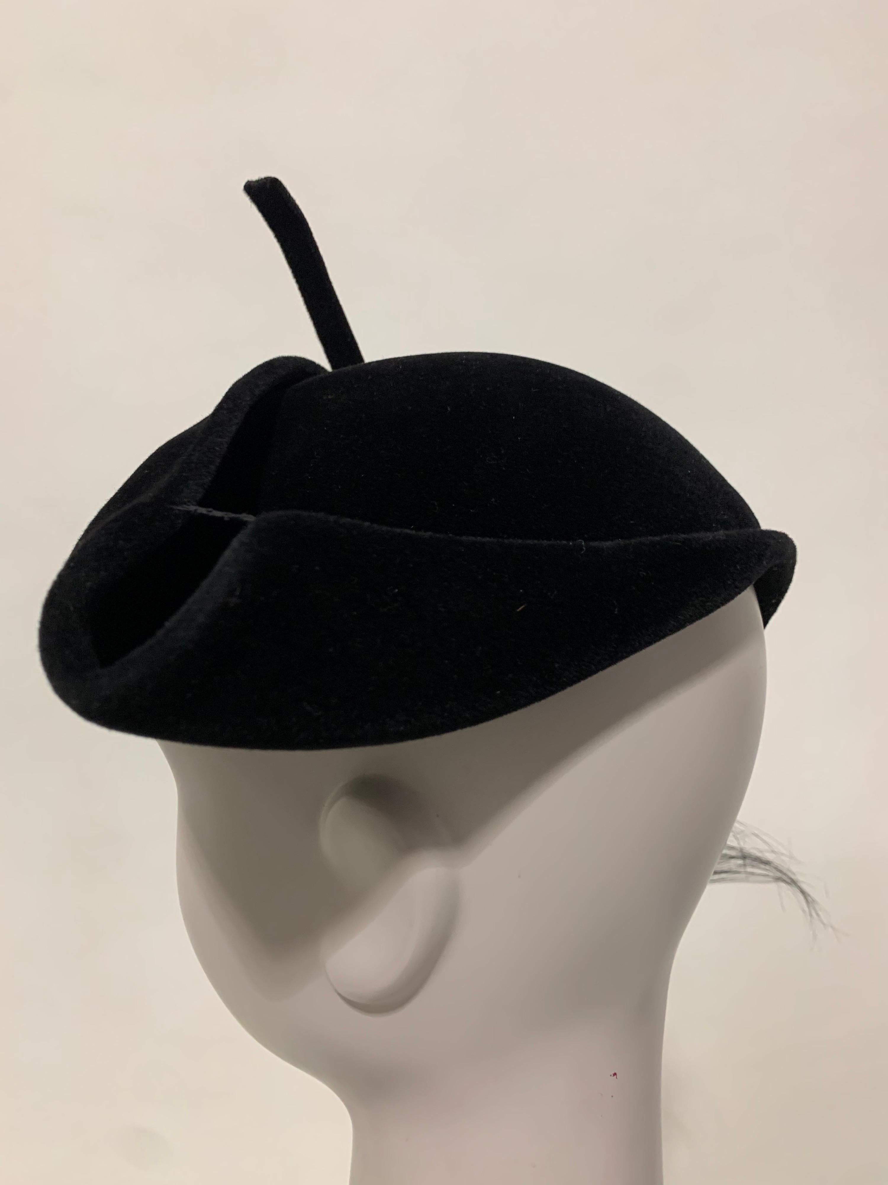 1940s Milgrim Black Cashmere Felt French Style Hat W/ Singed Ostrich Feathers For Sale 1